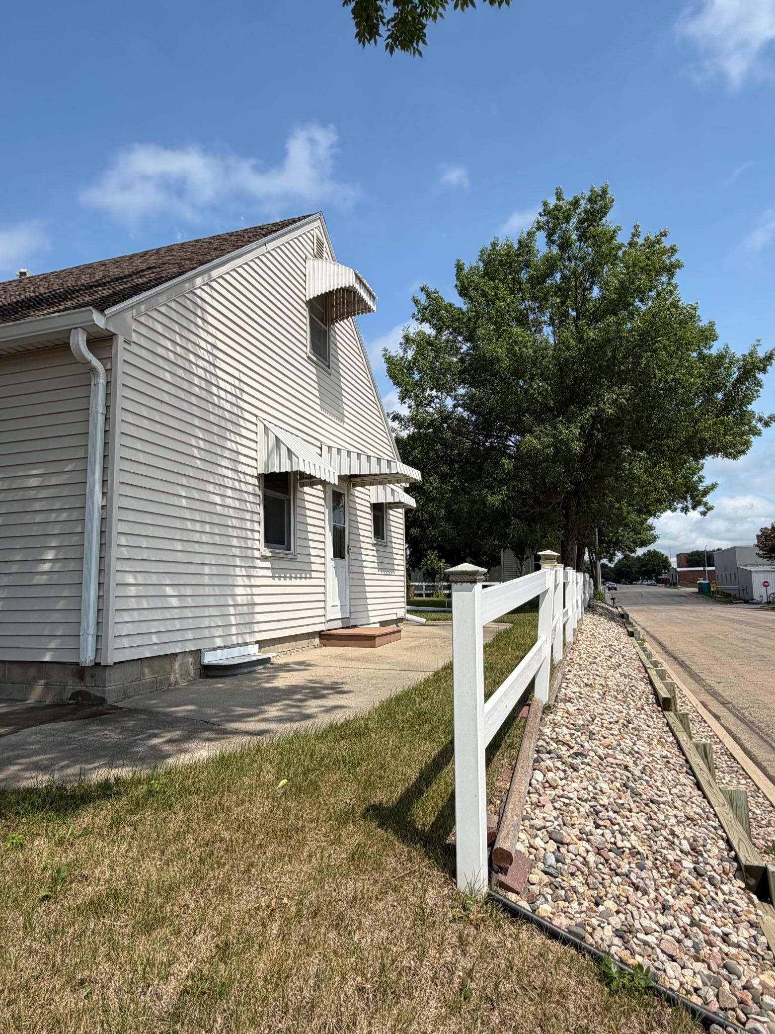 5th image of 221 E Fletcher St, Luverne, MN 56156 | MLS# 7104815