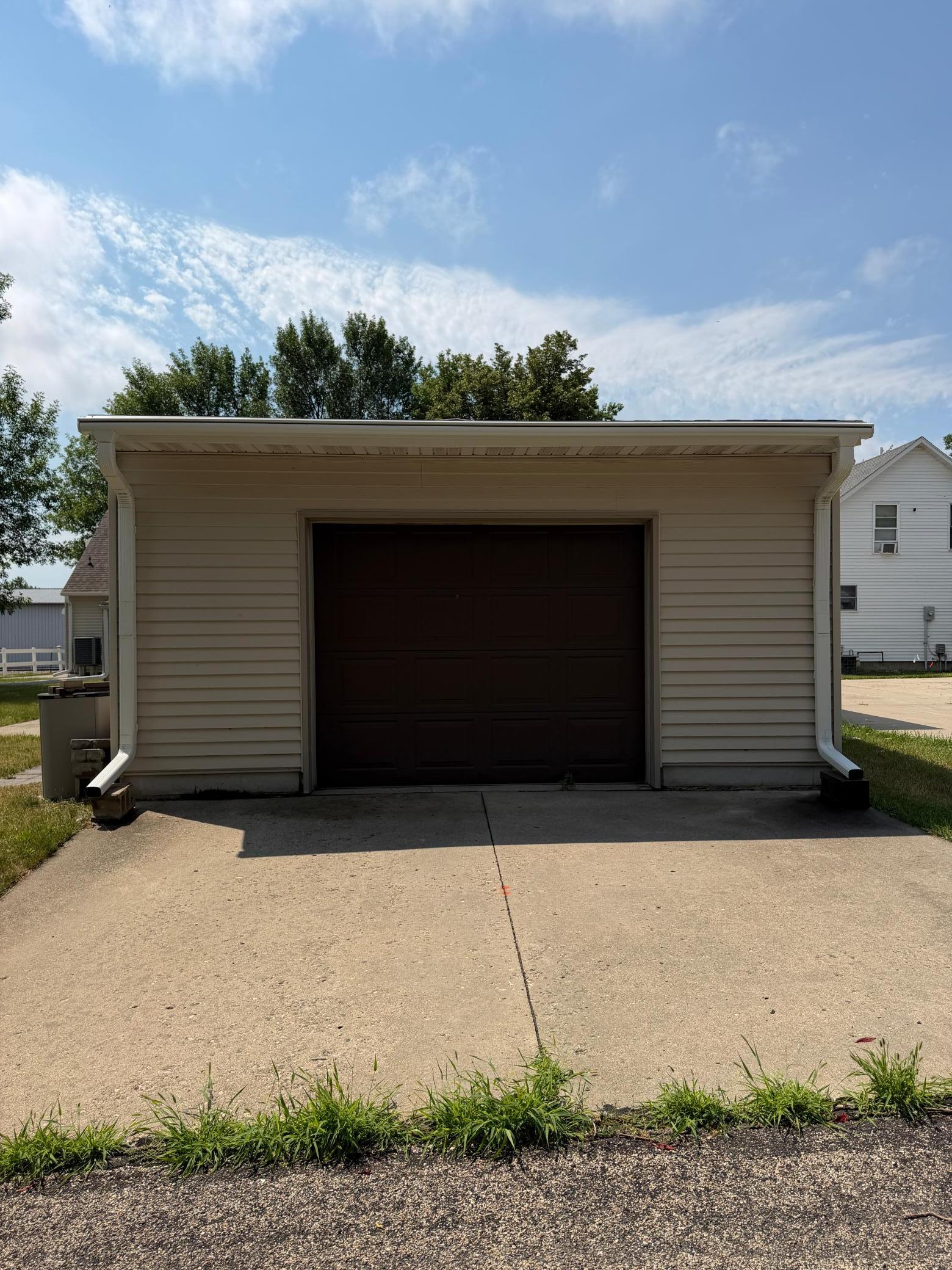 3rd image of 221 E Fletcher St, Luverne, MN 56156 | MLS# 7104815