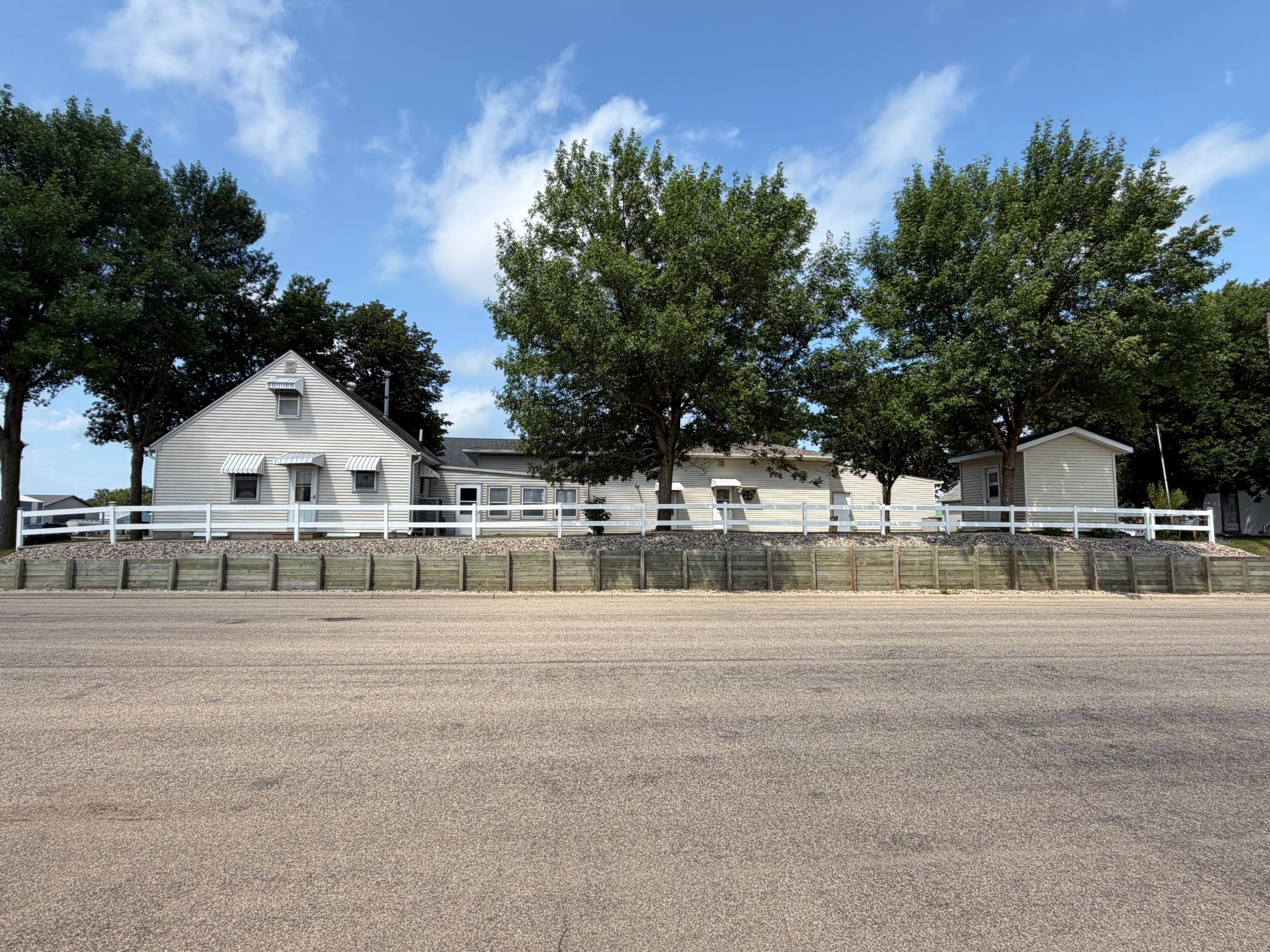 4th image of 221 E Fletcher St, Luverne, MN 56156 | MLS# 7104815