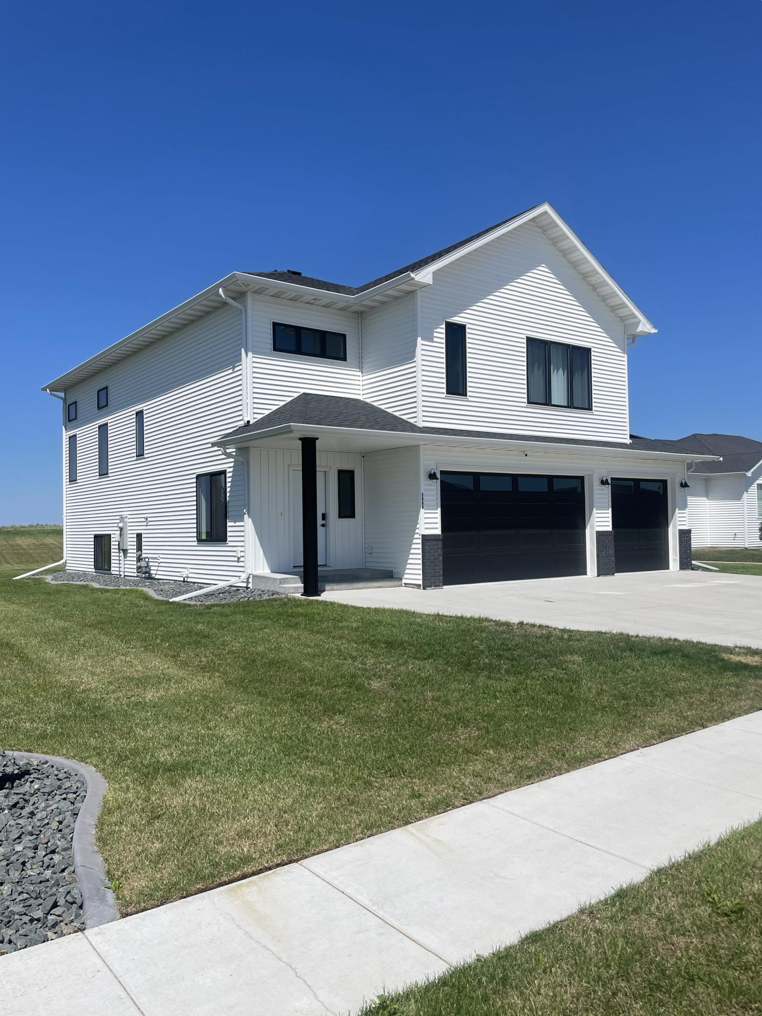 3rd image of 5006 11Th St W, West Fargo, ND 58078 | MLS# 7104972
