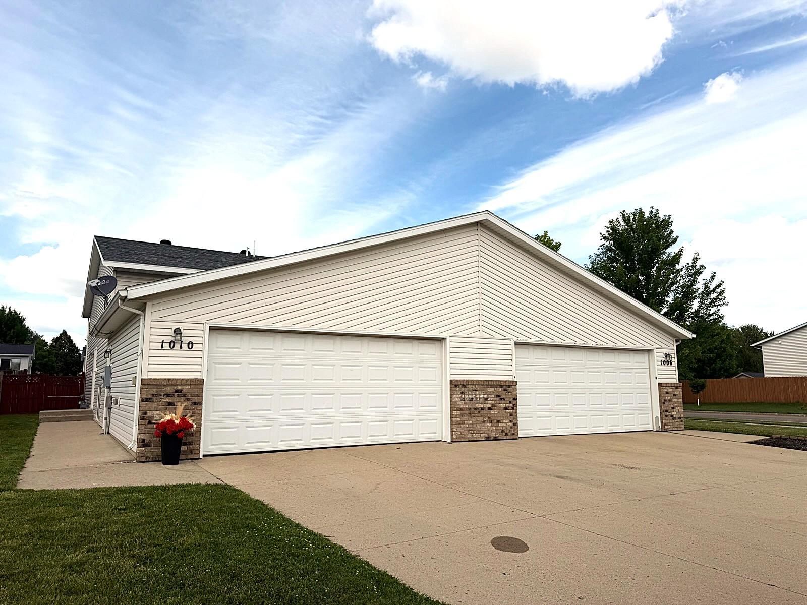 2nd image of 1010 Oak Pl, West Fargo, ND 58078 | MLS# 7105018