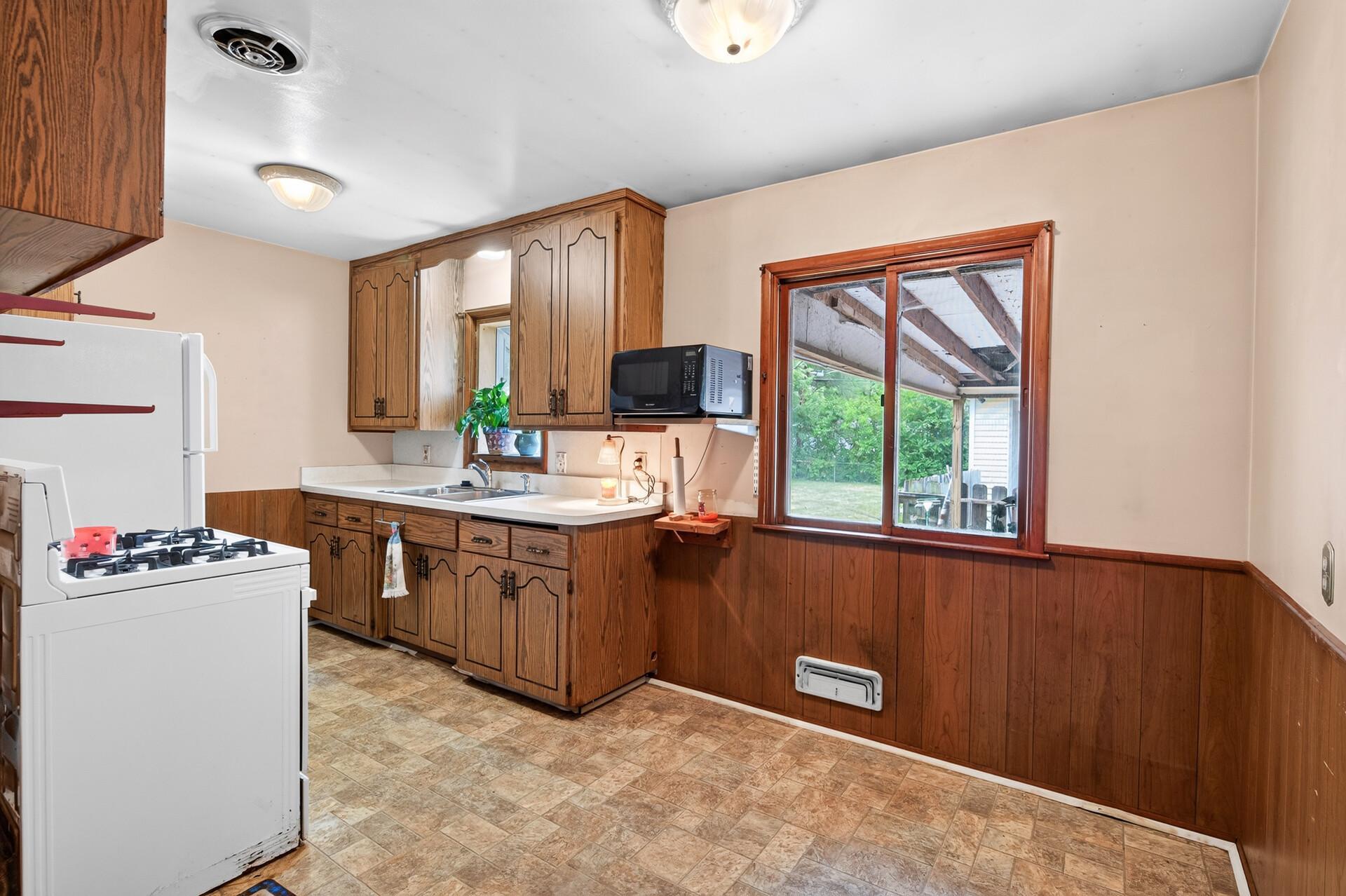 3rd image of 8647 Imperial Ave S, Cottage Grove, MN 55016 | MLS# 7105228