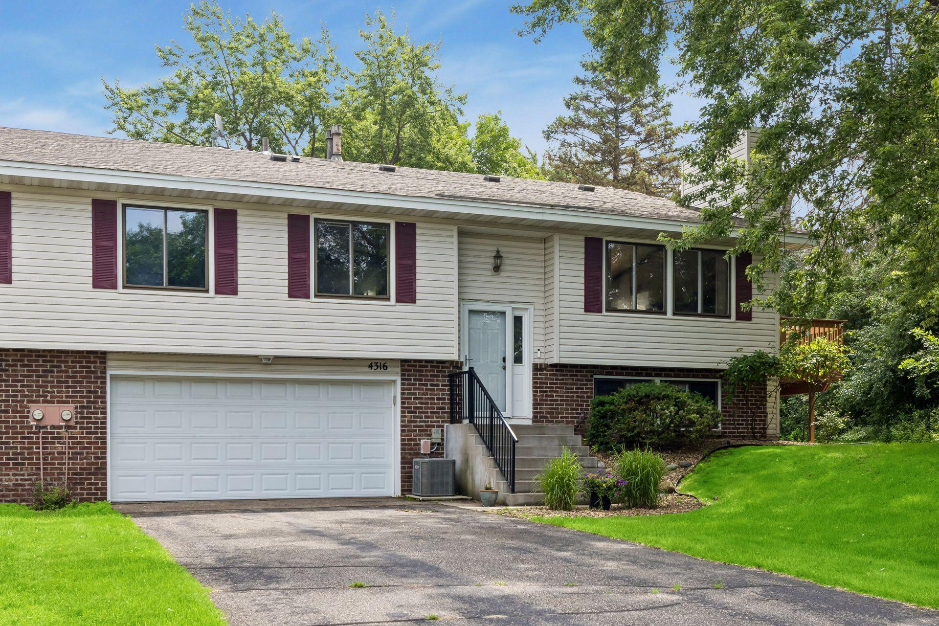Homes for sale in Vadnais Heights, MN | 4316 Thornhill Ln, Vadnais Heights, MN 55127 | MLS# 7105532