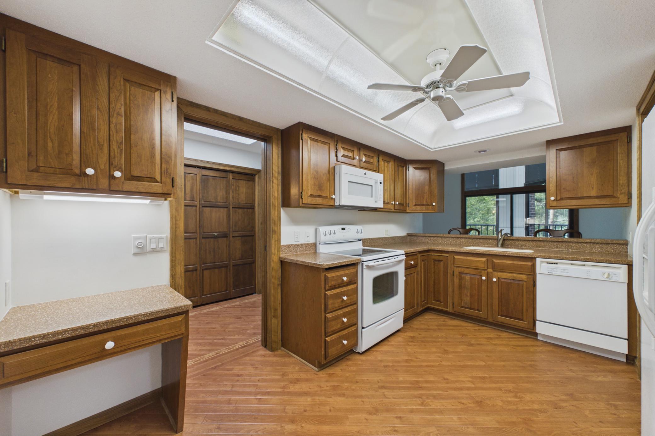 2nd image of 5501 Dewey Hill Rd #322, Minneapolis, MN 55439 | MLS# 7105656