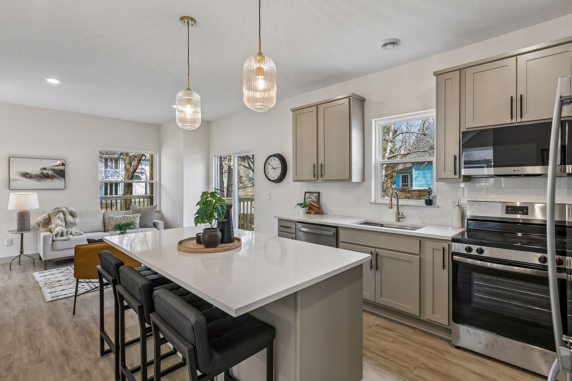 1st image of 2414 Como Ave Se, Minneapolis, MN 55414 | MLS# 7105746