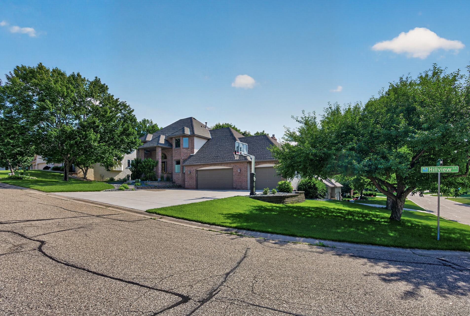 Homes for sale in Vadnais Heights, MN | 4283 Hillview Ln, Vadnais Heights, MN 55127 | MLS# 7105847