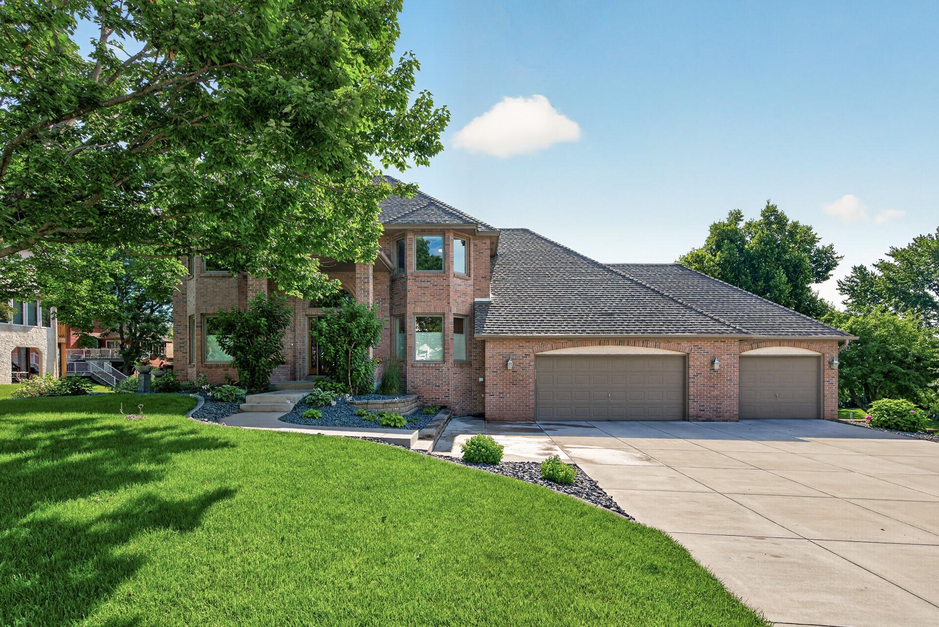 Homes for sale in Vadnais Heights, MN | 4283 Hillview Ln, Vadnais Heights, MN 55127 | MLS# 7105847