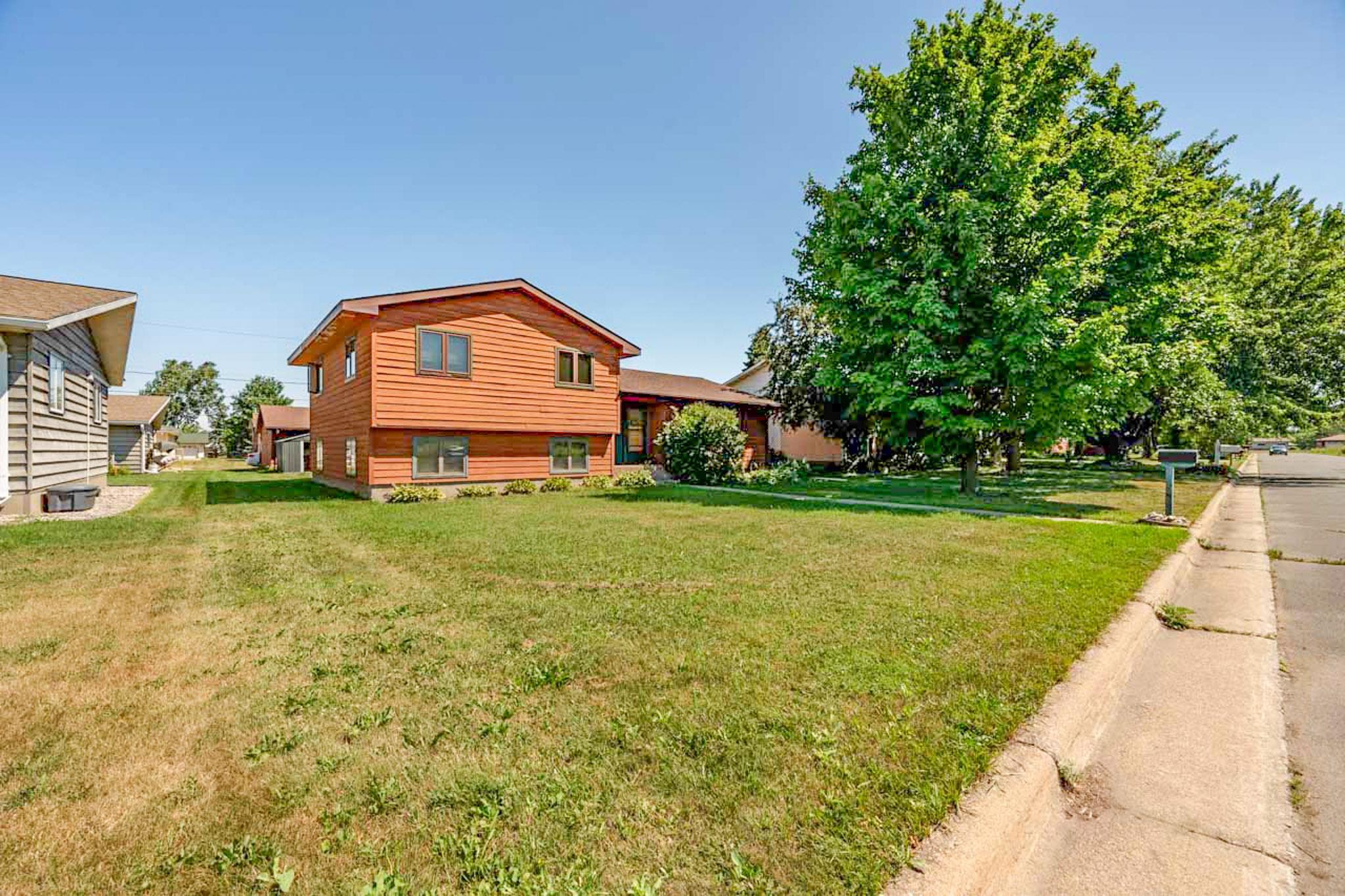2nd image of 1221 21st St S, Virginia, MN 55792 | MLS# 7106167