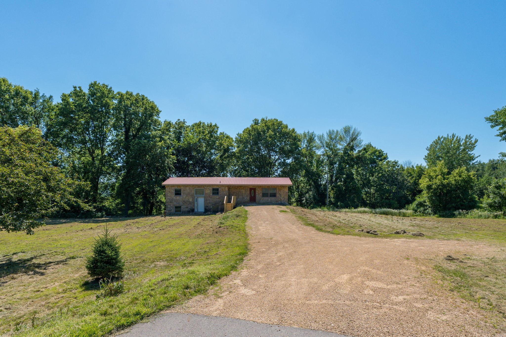 2nd image of 18648 568th Ave, Mankato, MN 56001 | MLS# 7106212