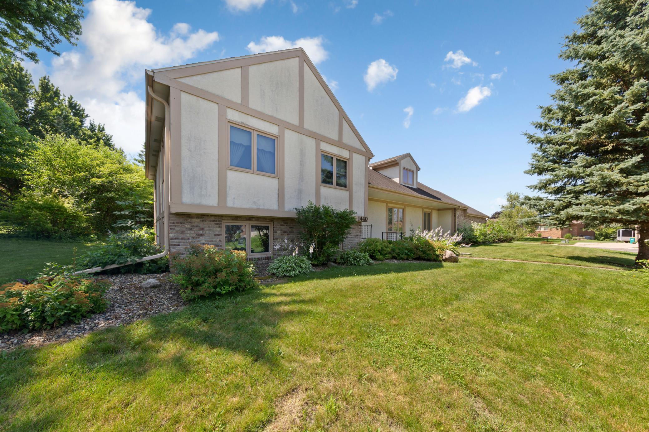2nd image of 1440 Sunset Dr Sw, Owatonna, MN 55060 | MLS# 7106274