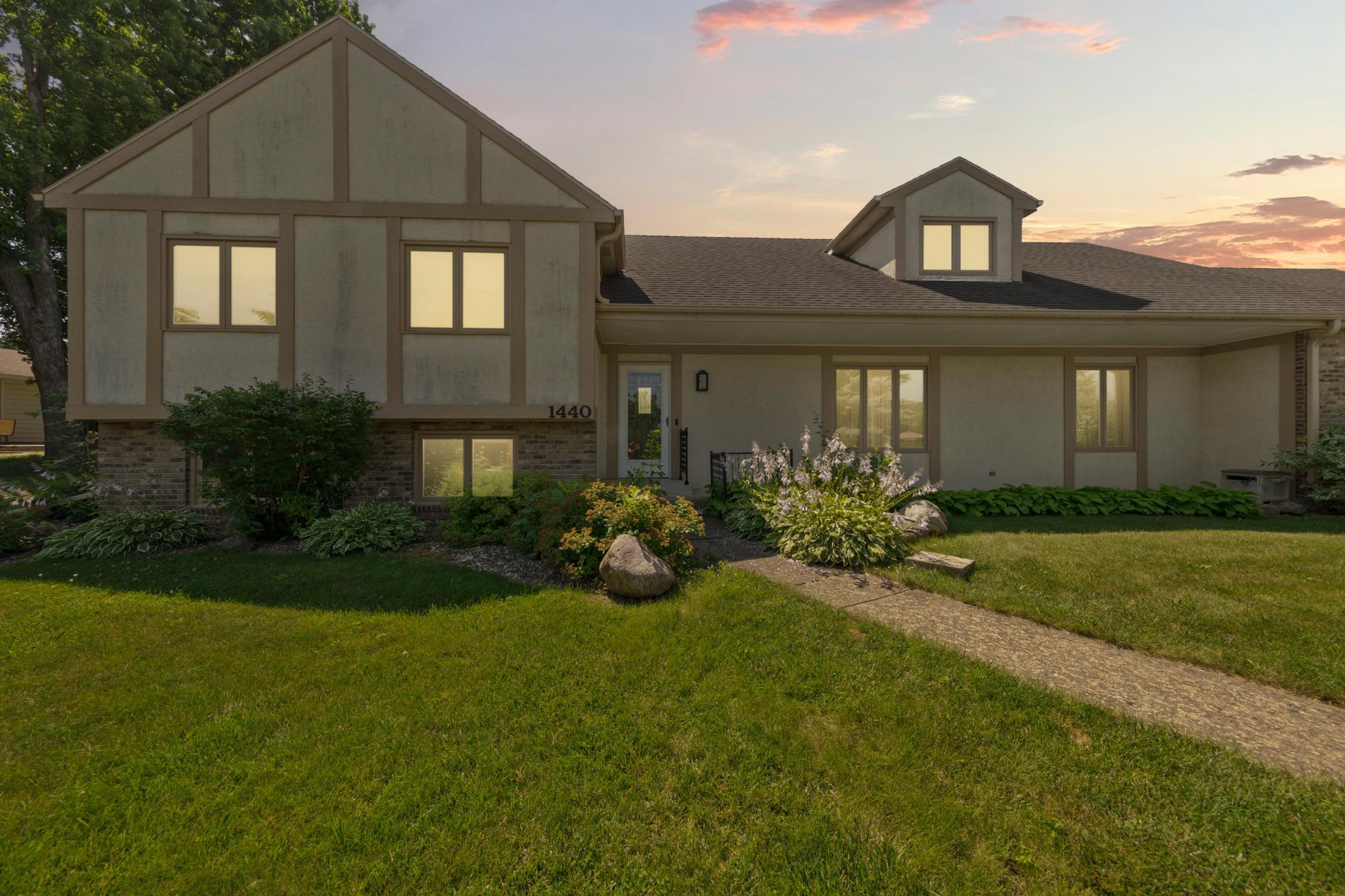 1st image of 1440 Sunset Dr Sw, Owatonna, MN 55060 | MLS# 7106274