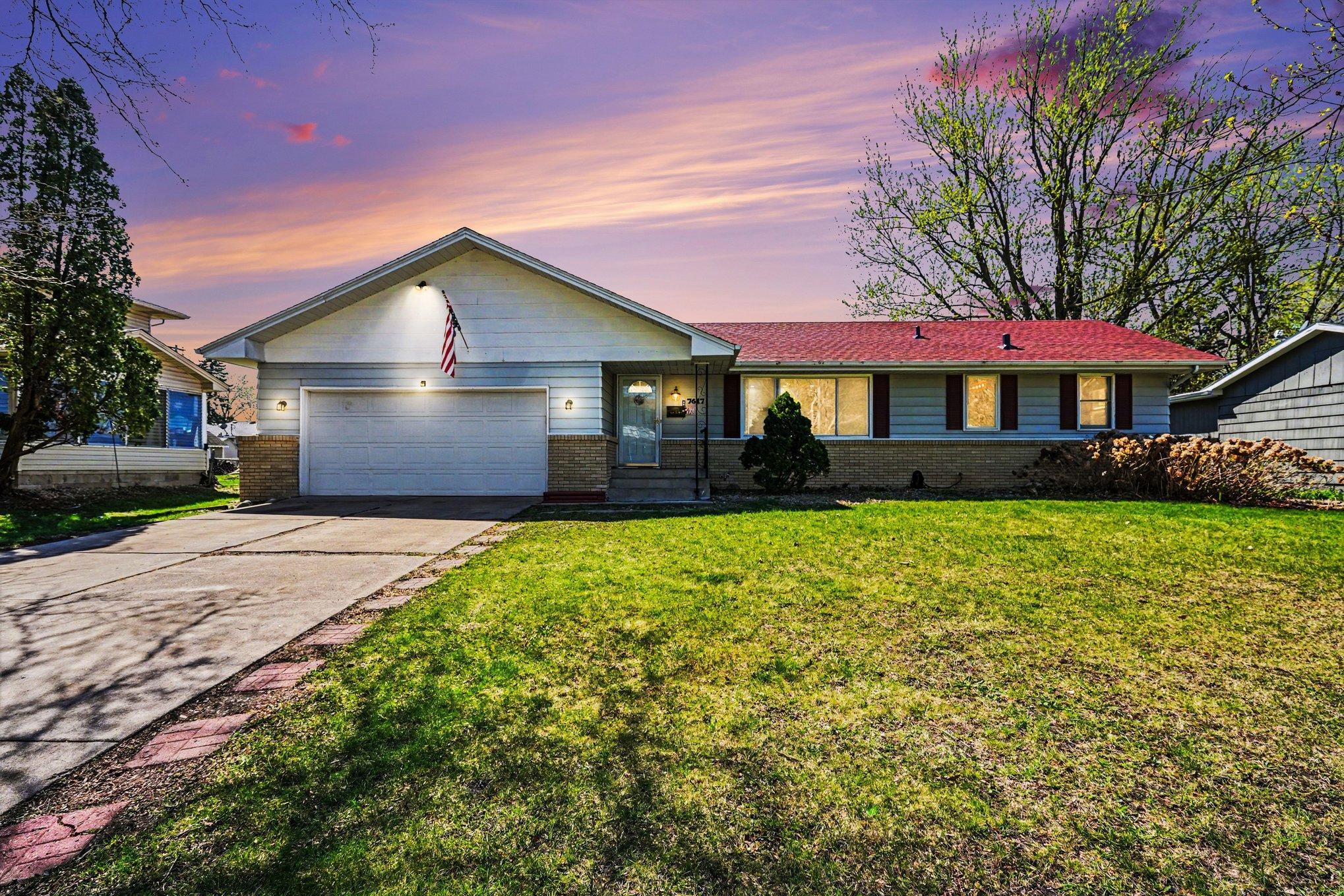 1st image of 7617 Lee Ave N, Brooklyn Park, MN 55443 | MLS# 7106382