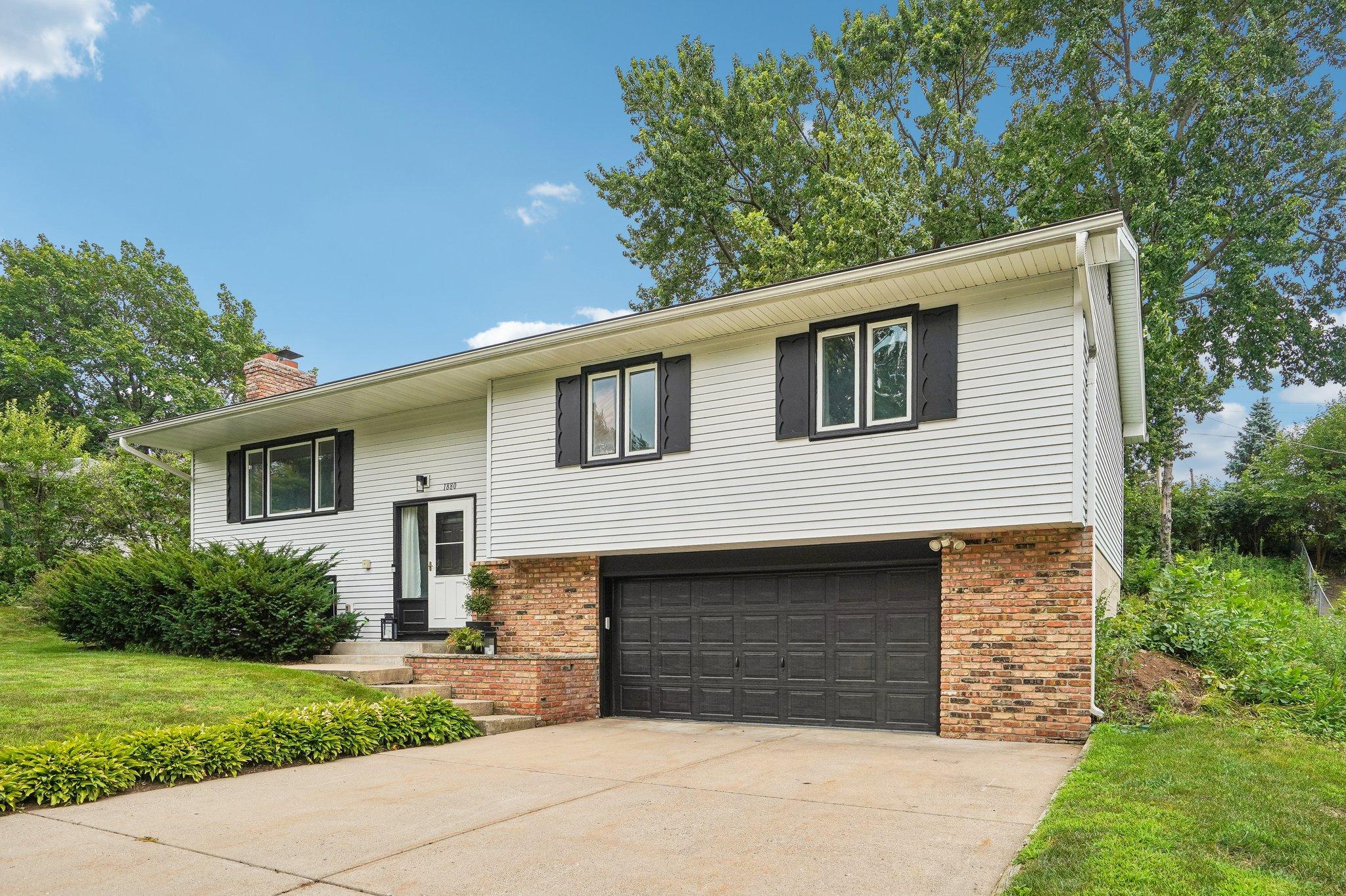 3rd image of 1880 Gold Trl, Saint Paul, MN 55122 | MLS# 7106447
