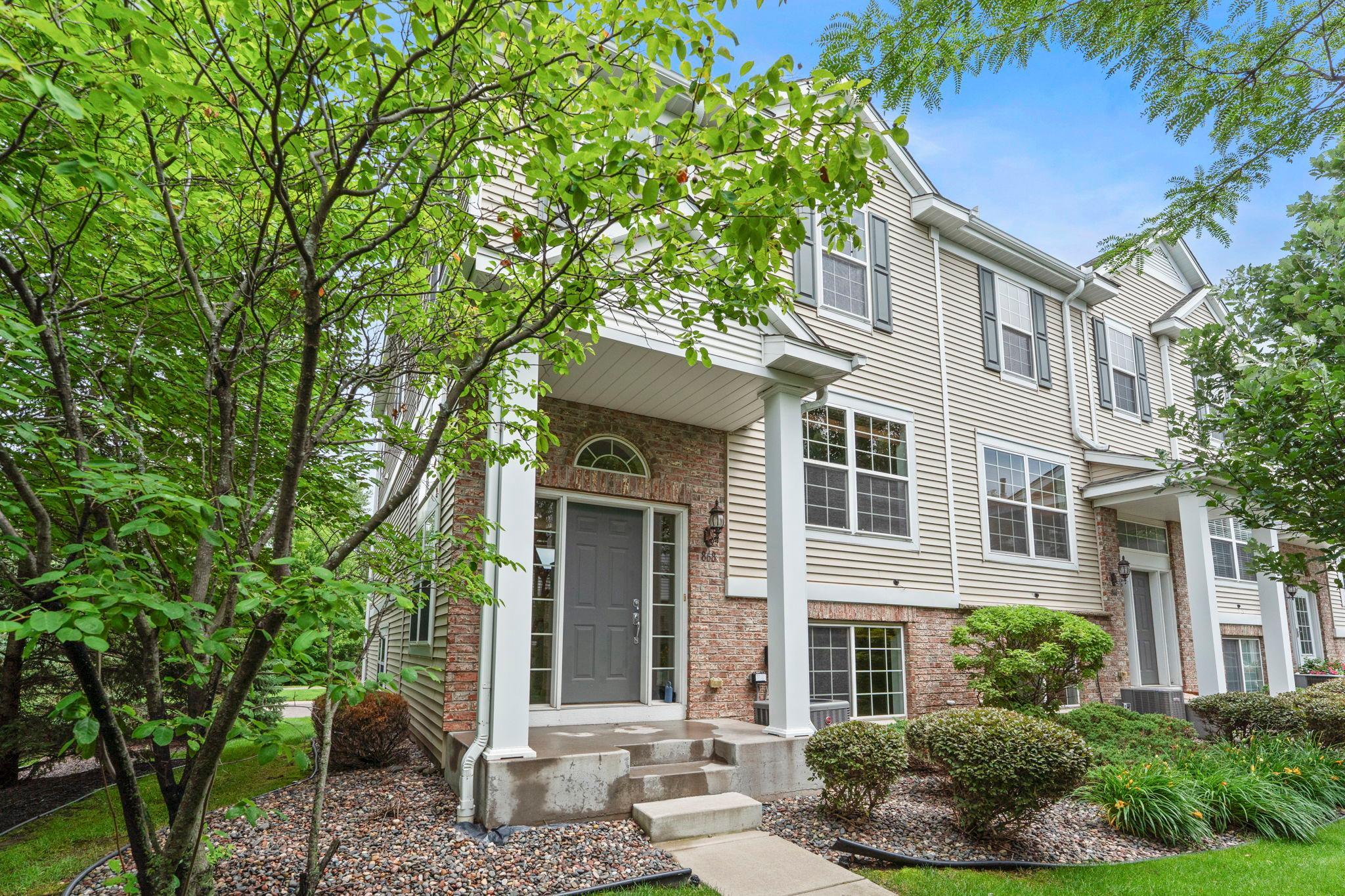 Homes for sale in Mahtomedi, MN | 868 Ledgestone Dr, Mahtomedi, MN 55115 | MLS# 7106635