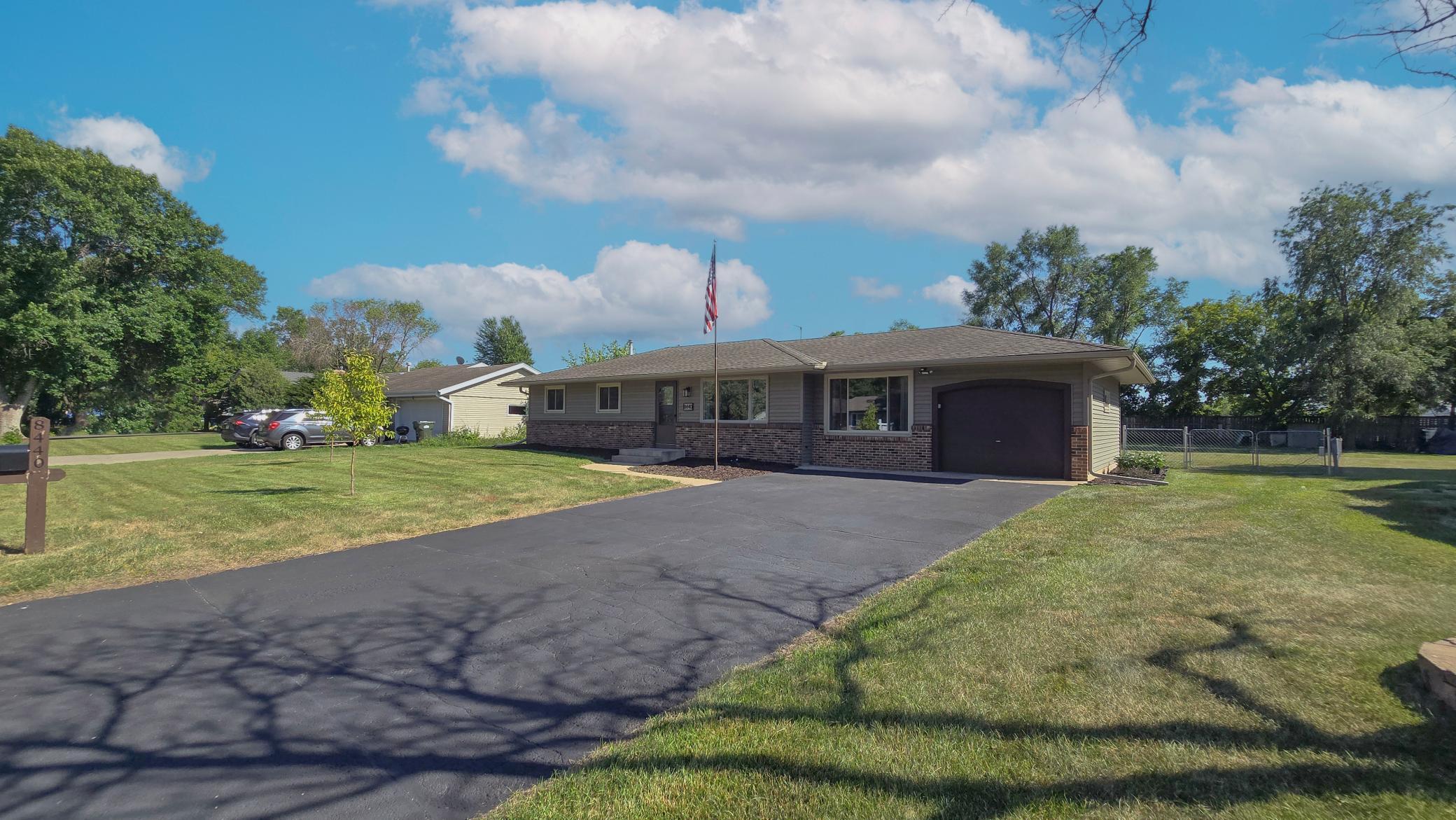 2nd image of 8440 208th St W, Lakeville, MN 55044 | MLS# 7106656