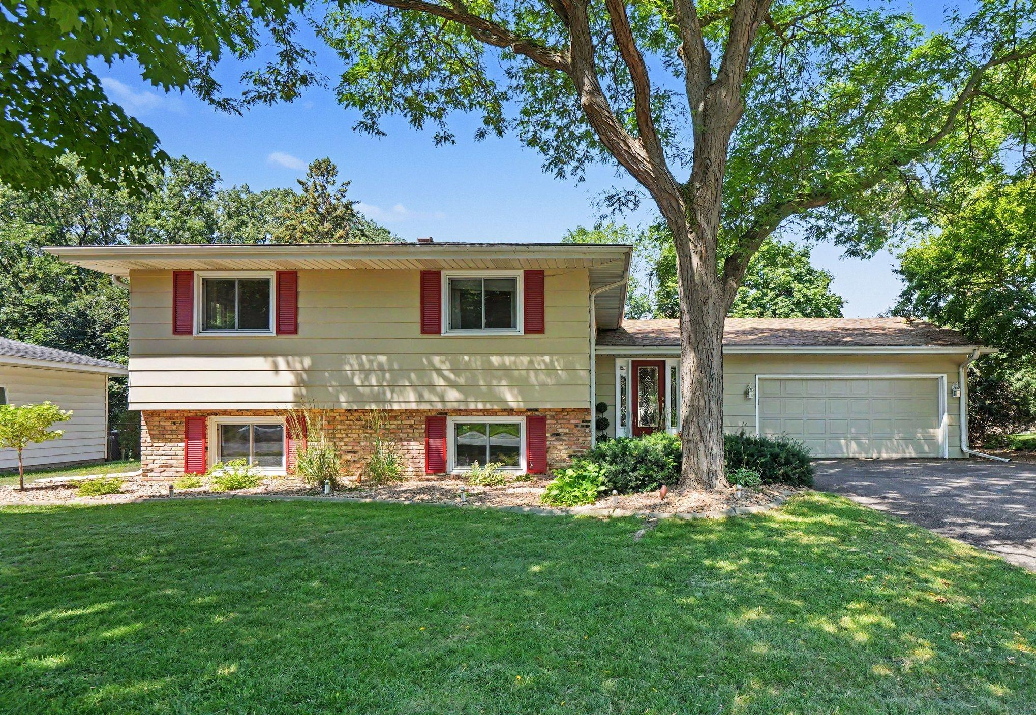2nd image of 436 Rice Creek Blvd Ne, Minneapolis, MN 55432 | MLS# 7106693