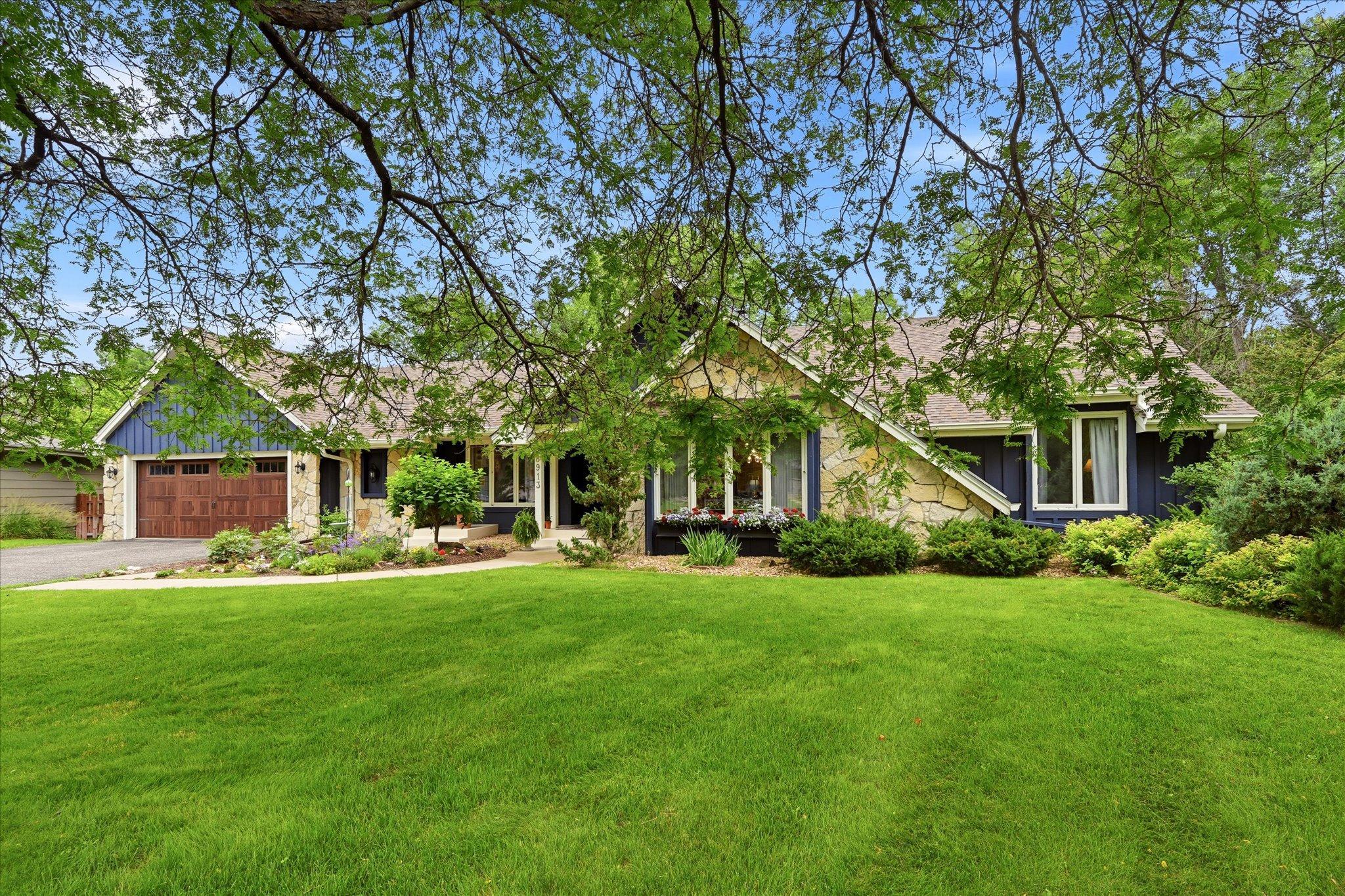 2nd image of 8913 S Minnehaha Cir, Minneapolis, MN 55426 | MLS# 7106901
