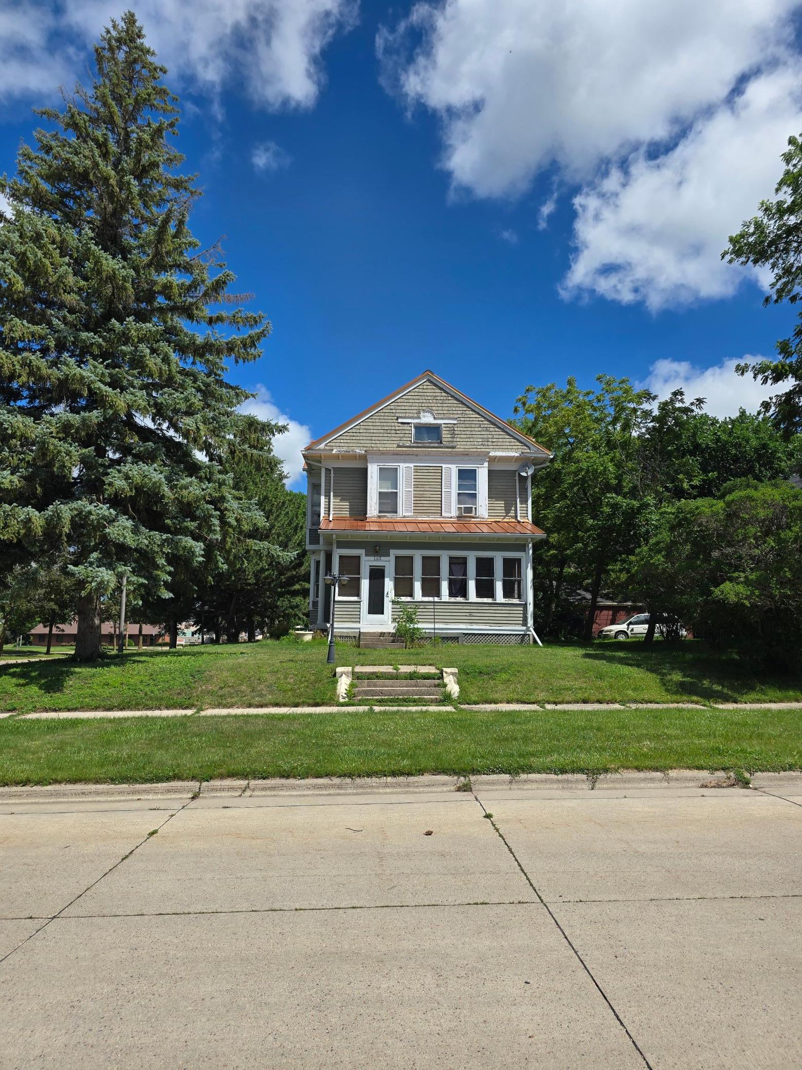 Homes for sale in Pipestone, MN | 103 4th St Se, Pipestone, MN 56164 | MLS# 7106903
