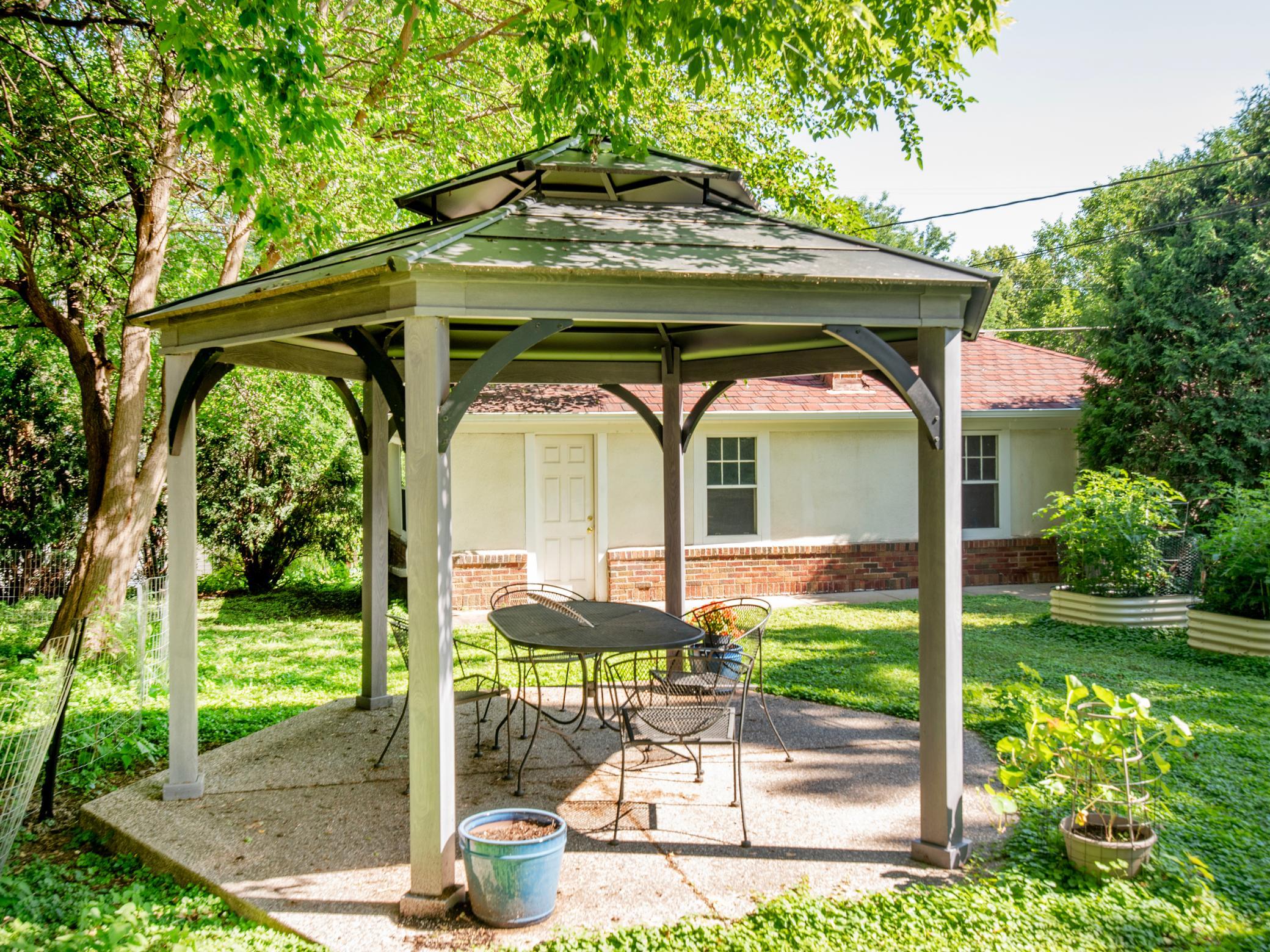 2nd image of 1917 Smt Ave, Saint Paul, MN 55105