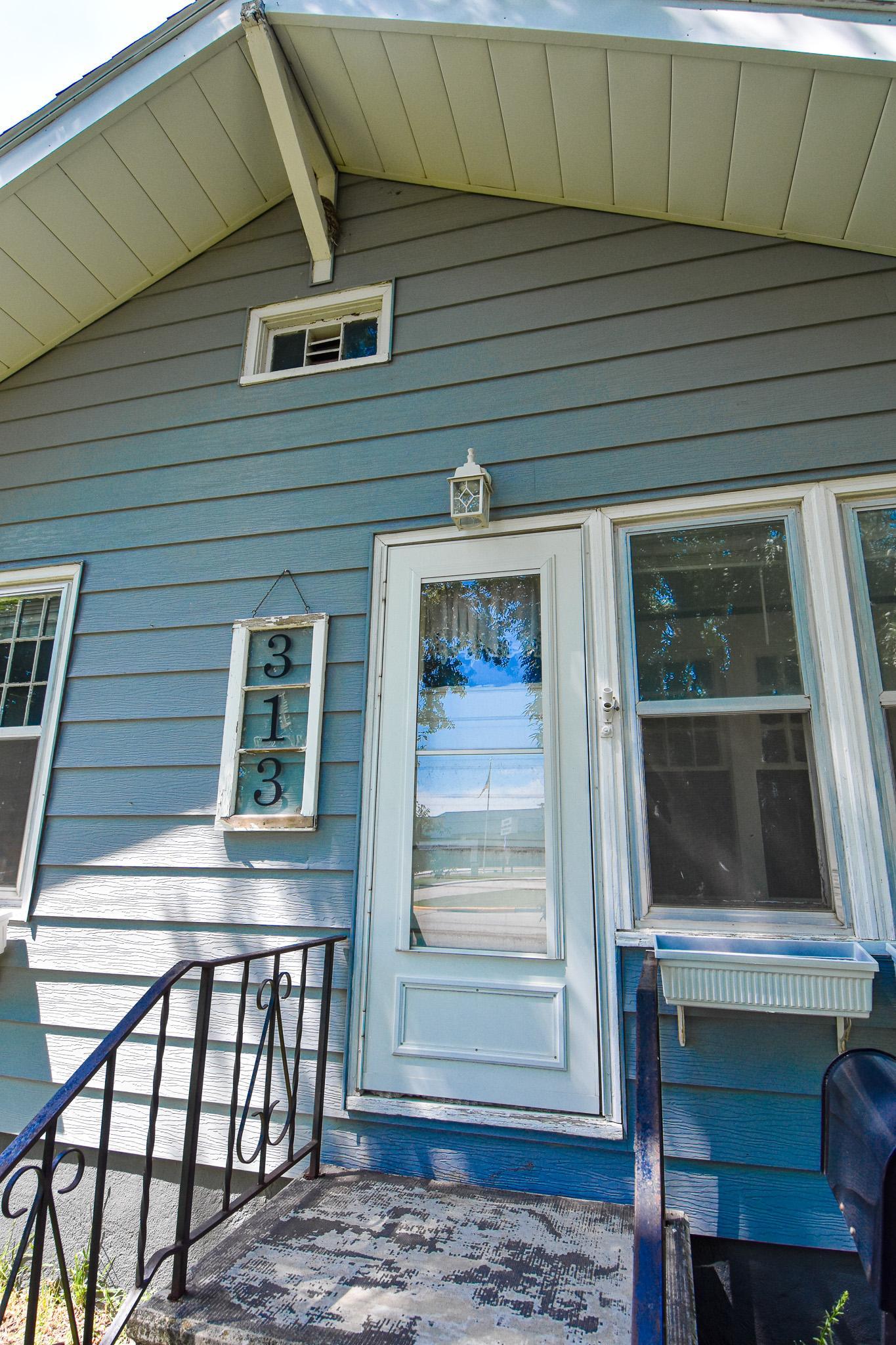 3rd image of 303 E Prairie Ave, Warren, MN 56762 | MLS# 7107249