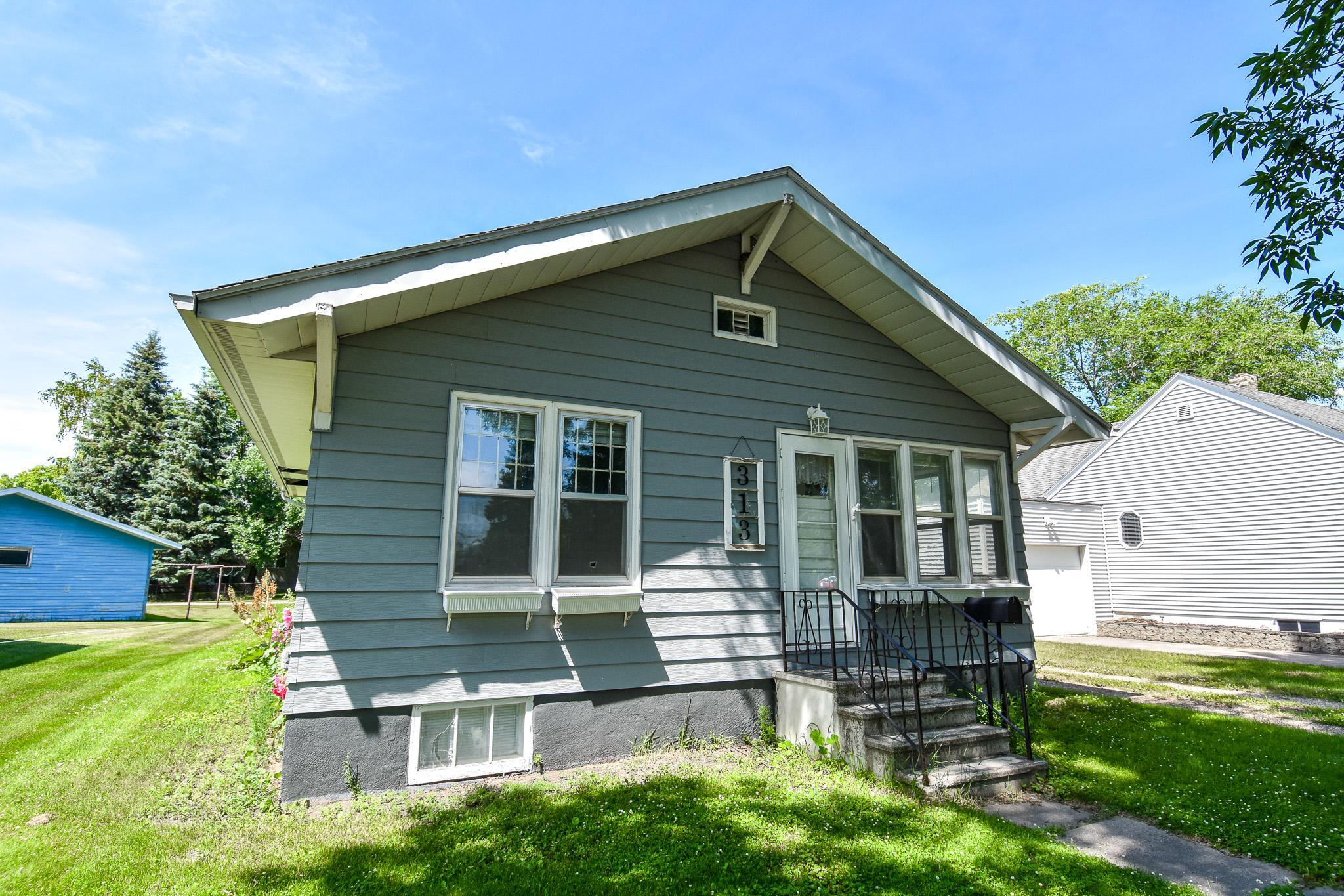 2nd image of 303 E Prairie Ave, Warren, MN 56762 | MLS# 7107249