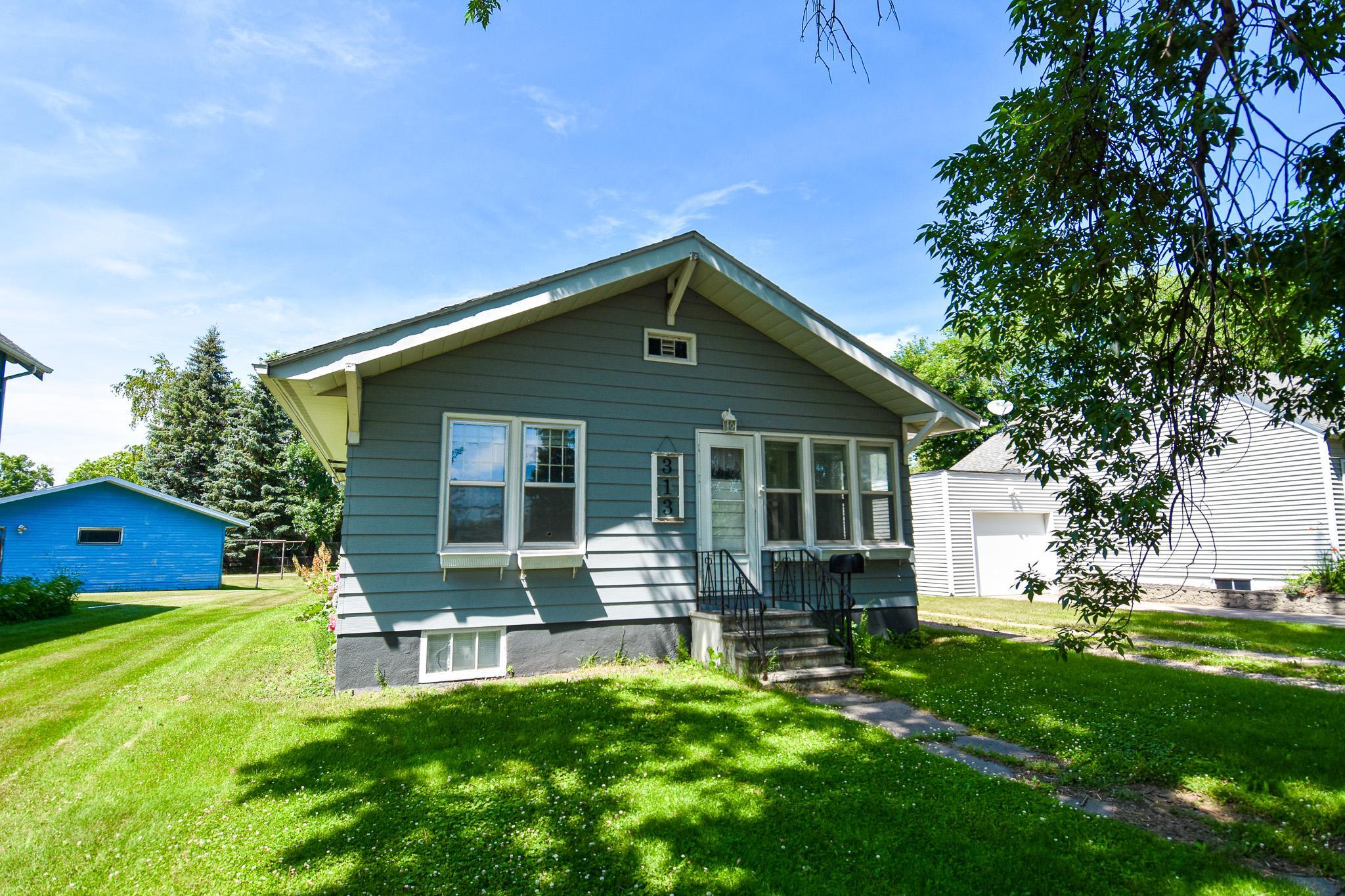 1st image of 303 E Prairie Ave, Warren, MN 56762 | MLS# 7107249