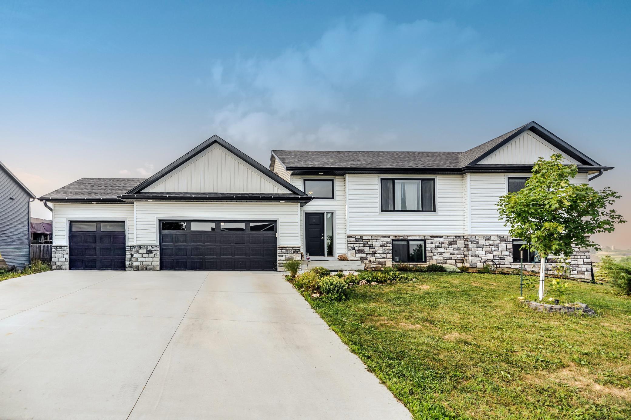 2nd image of 856 Golfview Ave, Zumbrota, MN 55992 | MLS# 7107265