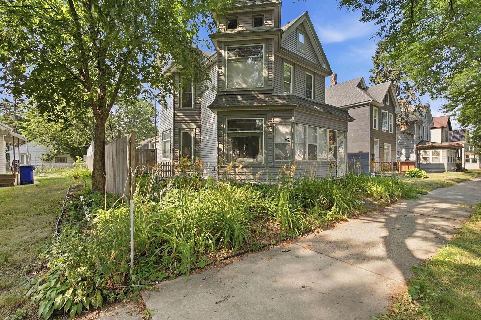 1st image of 852 Jessamine Ave E, Saint Paul, MN 55106 | MLS# 7107468