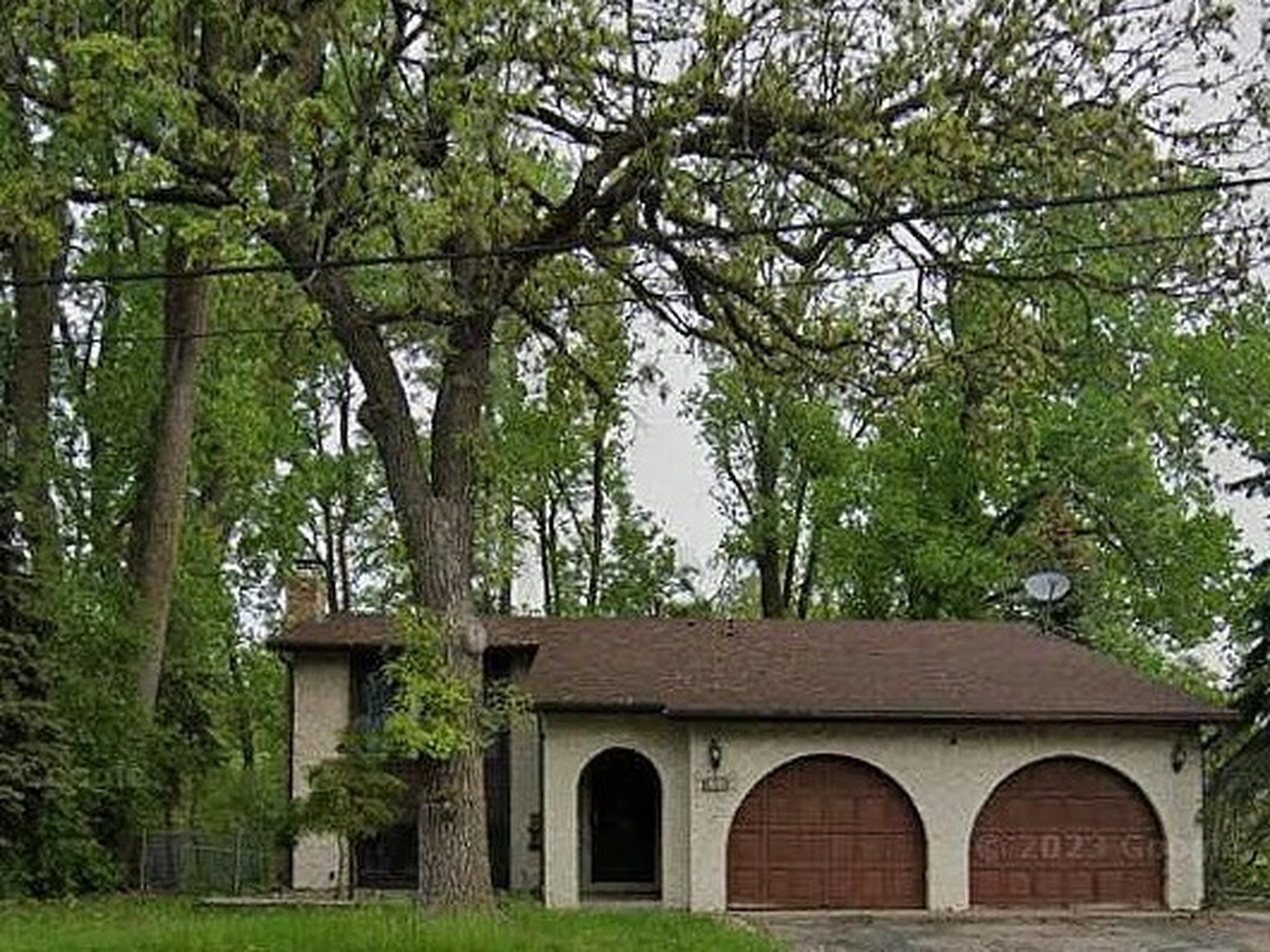 1st image of 404 Cimarron Rd, Saint Paul, MN 55124 | MLS# 7107567