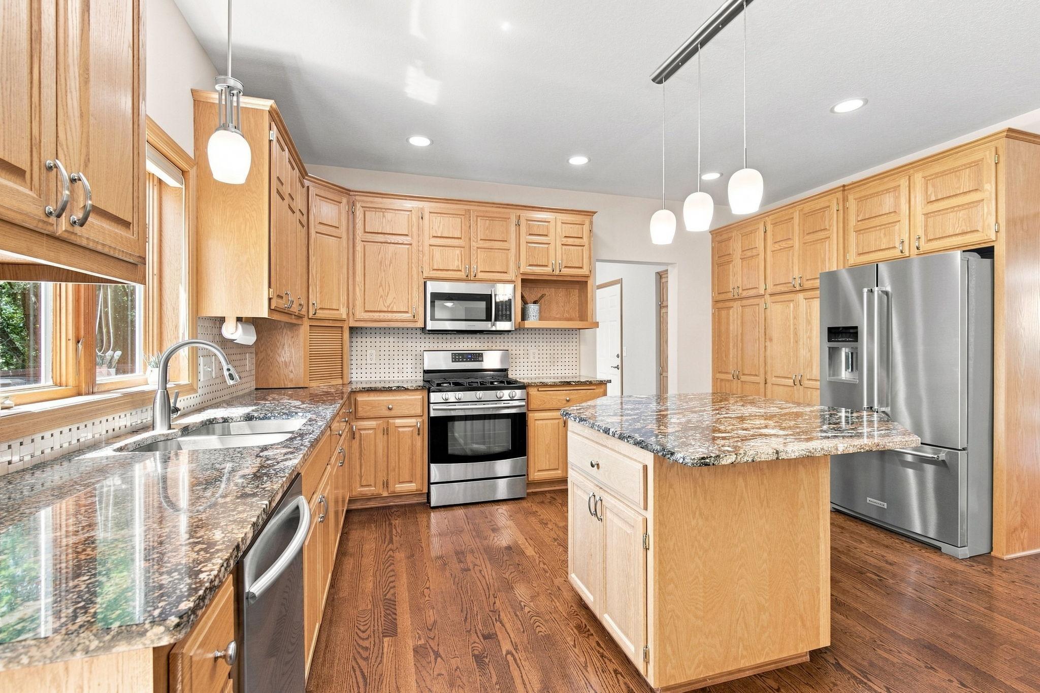 3rd image of 18129 Jarl Ct, Lakeville, MN 55044 | MLS# 7107744
