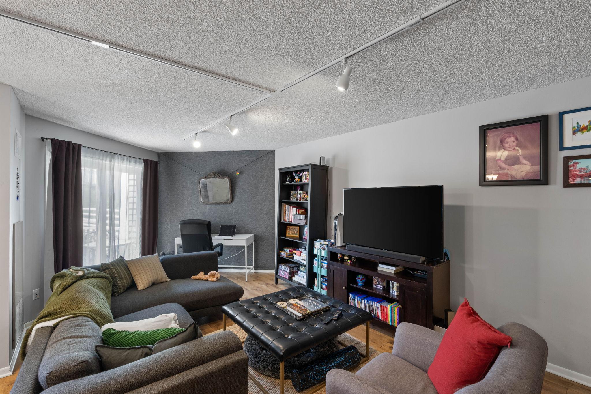 5th image of 1372 Carling Dr #207, St. Paul, MN 55108 | MLS# 7107786