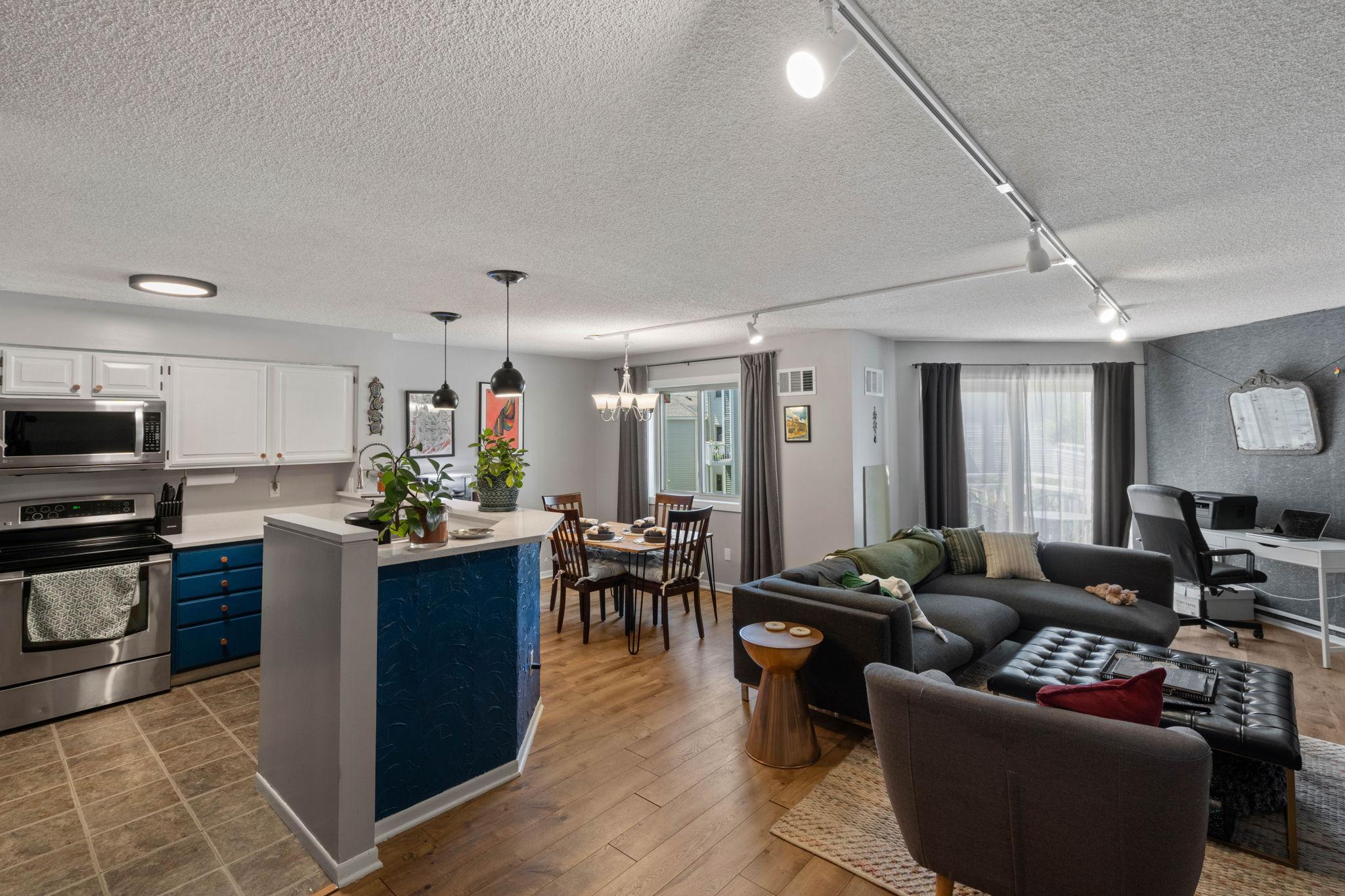 4th image of 1372 Carling Dr #207, St. Paul, MN 55108 | MLS# 7107786