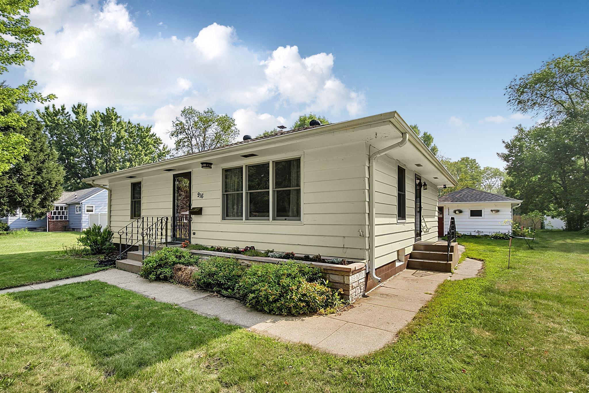 2nd image of 916 River Ave S, Sauk Rapids, MN 56379 | MLS# 7107805