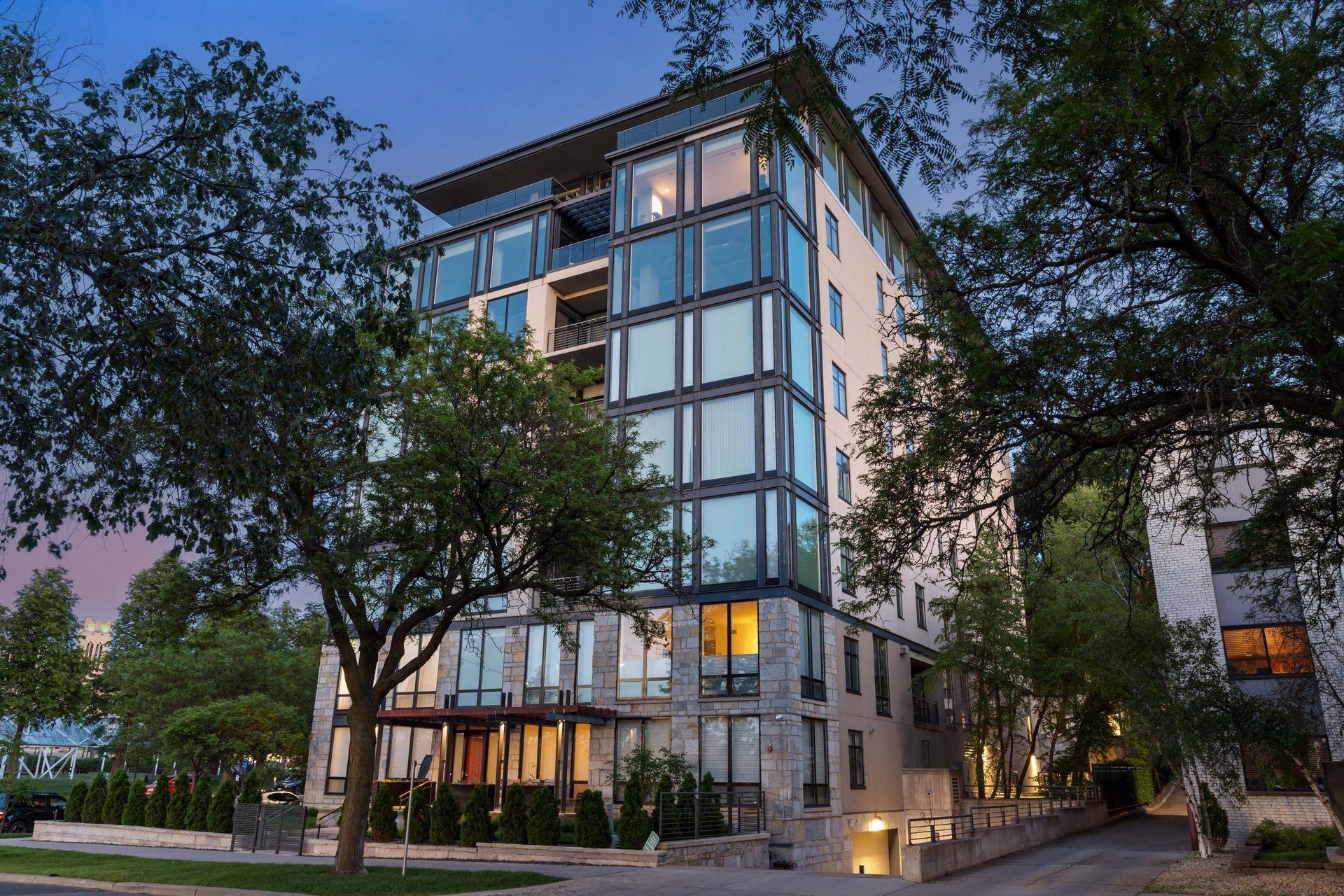 3rd image of 301 Kenwood Pkwy #602, Minneapolis, MN 55403 | MLS# 7107889
