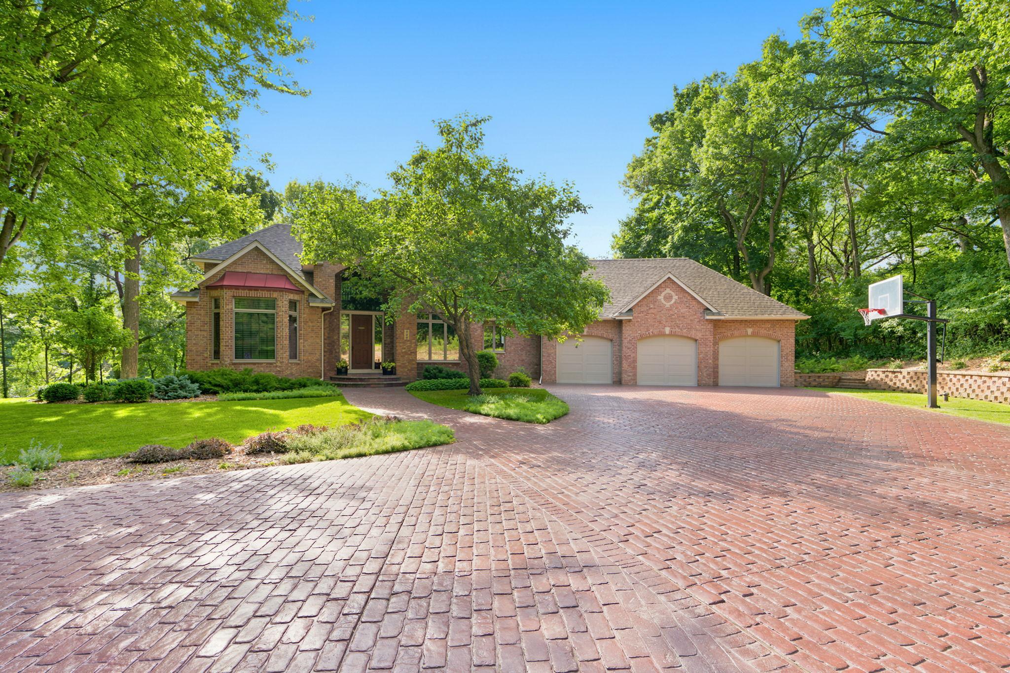4th image of 720 Timber Ln, Saint Paul, MN 55126 | MLS# 7107977