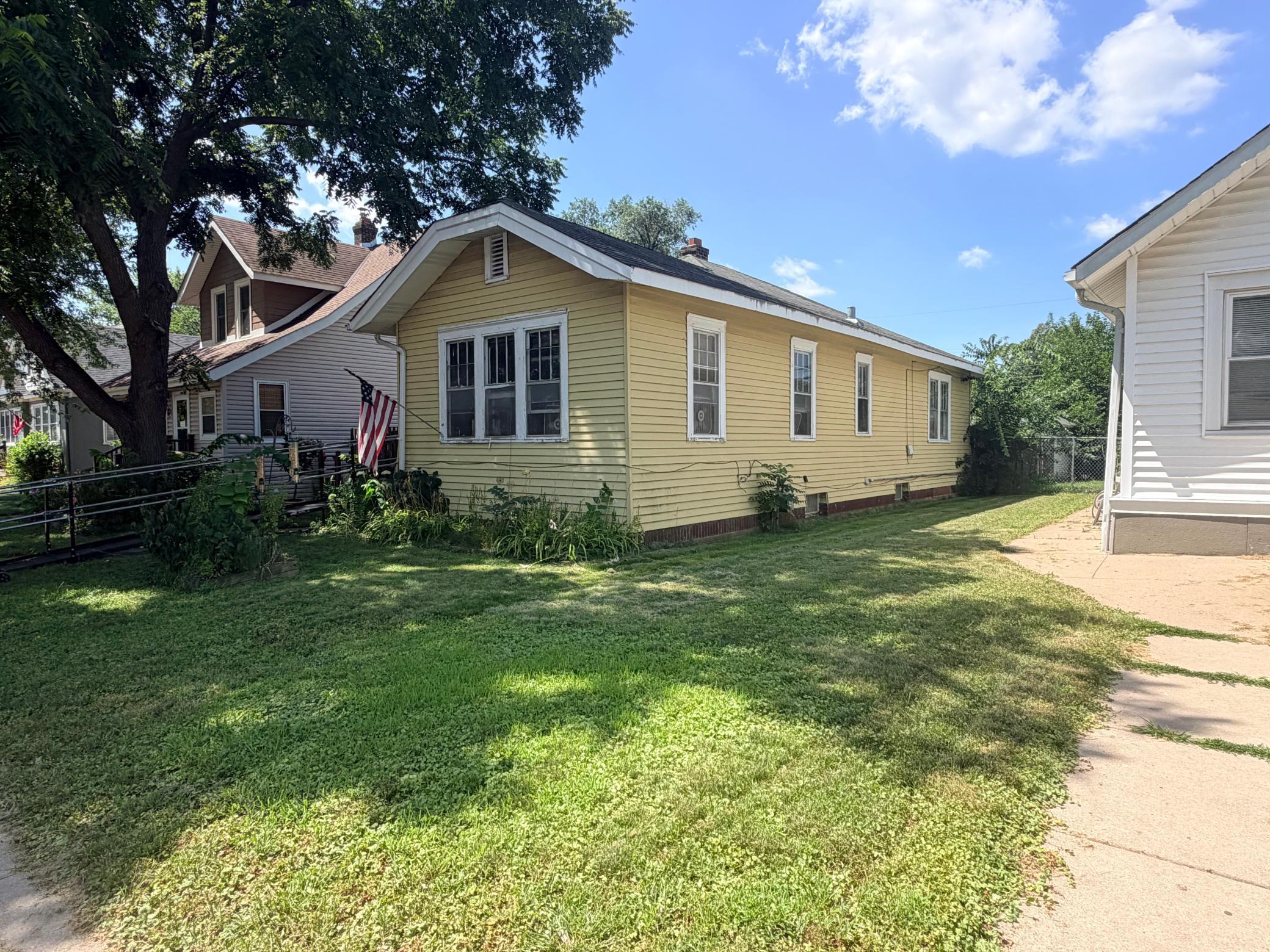 2nd image of 320 5th Ave S, South Saint Paul, MN 55075 | MLS# 7108169