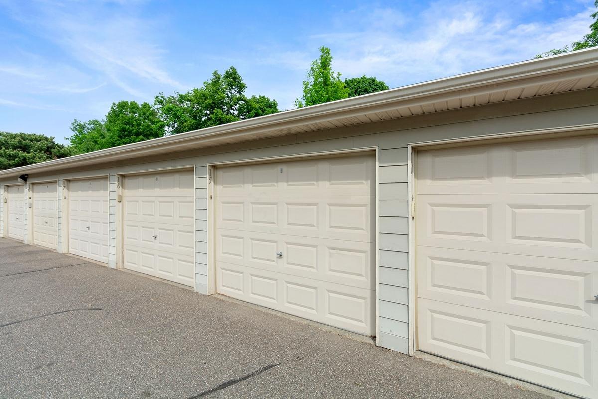 10th image of 2110 Ridge Dr #13, Saint Louis Park, MN 55416 | MLS# 7108211