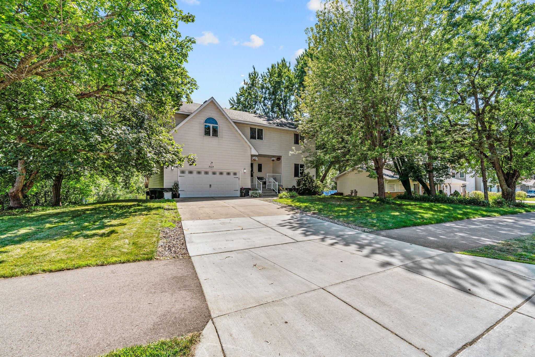 3rd image of 7117 Courtly Rd, Saint Paul, MN 55125 | MLS# 7108238