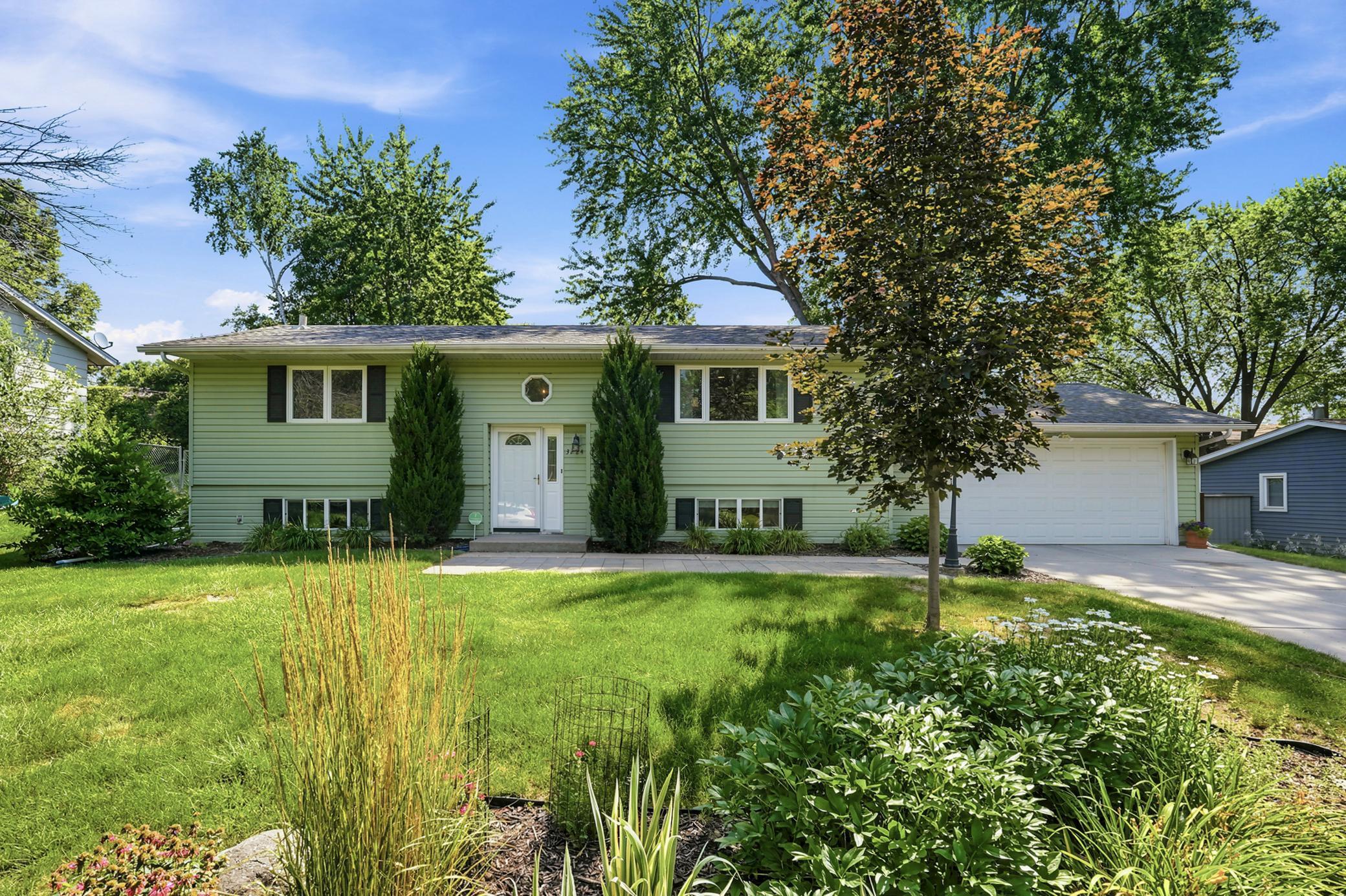 1st image of 3224 Hillsboro Ave N, New Hope, MN 55427 | MLS# 7108321