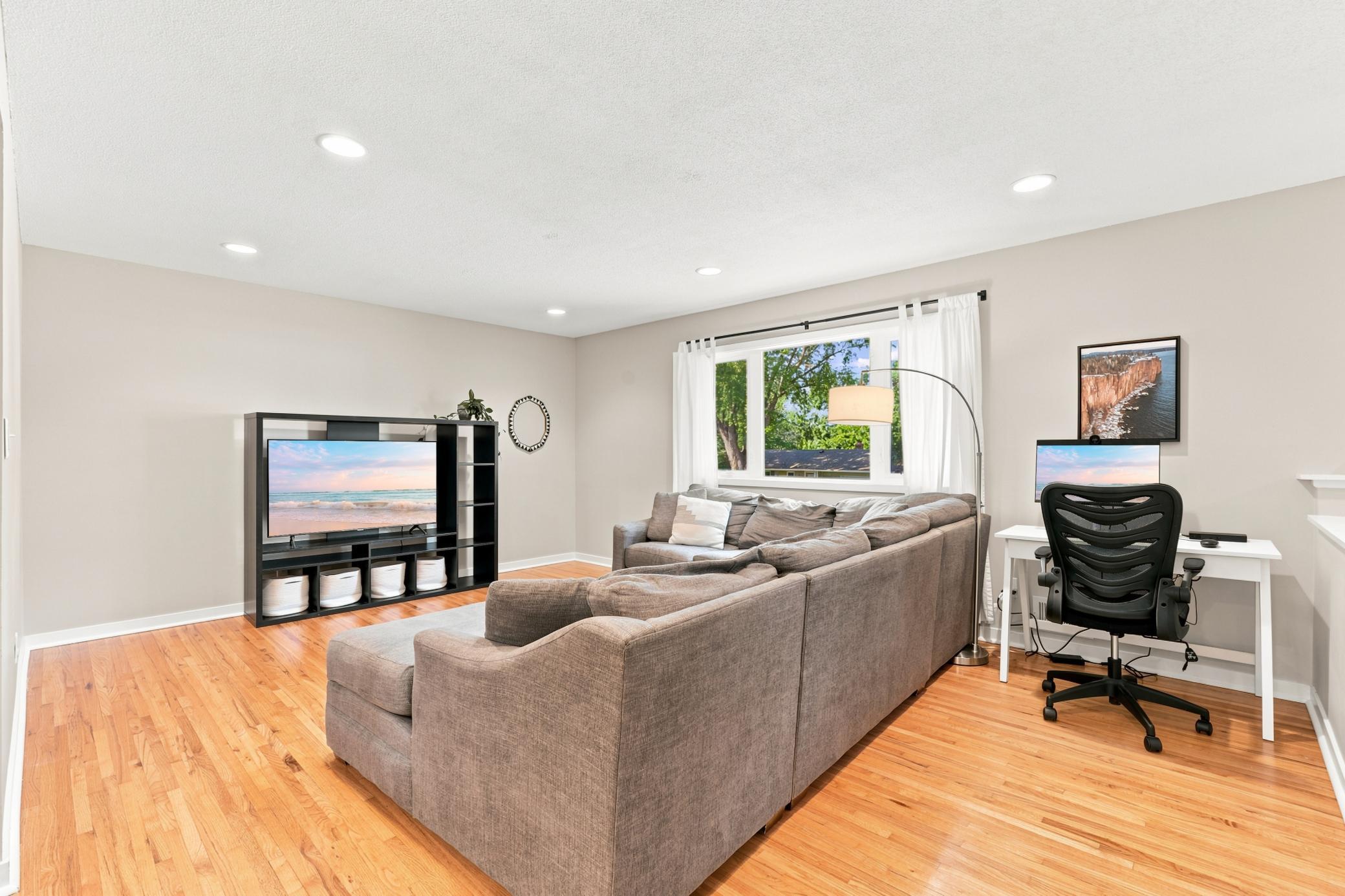 3rd image of 3224 Hillsboro Ave N, New Hope, MN 55427 | MLS# 7108321