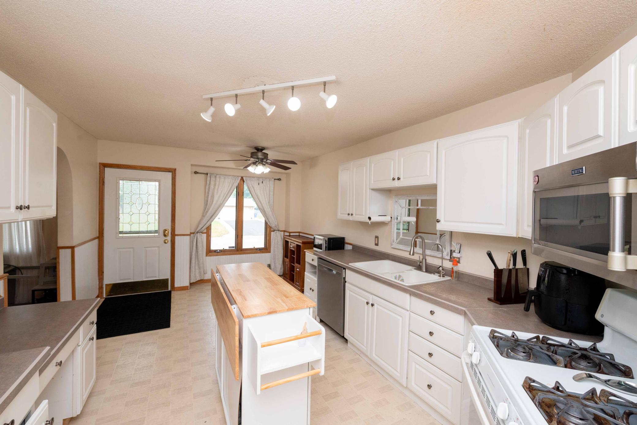 3rd image of 3488 Midland Ct, Saint Paul, MN 55110 | MLS# 7108371