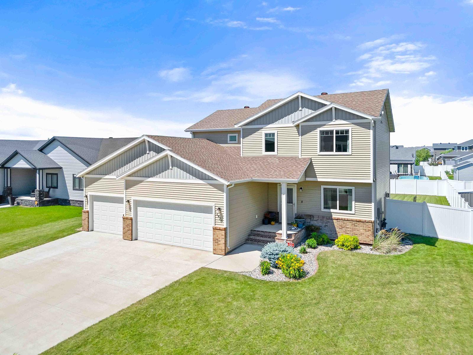 2nd image of 2420 Harbor Ln, West Fargo, ND 58078 | MLS# 7108410