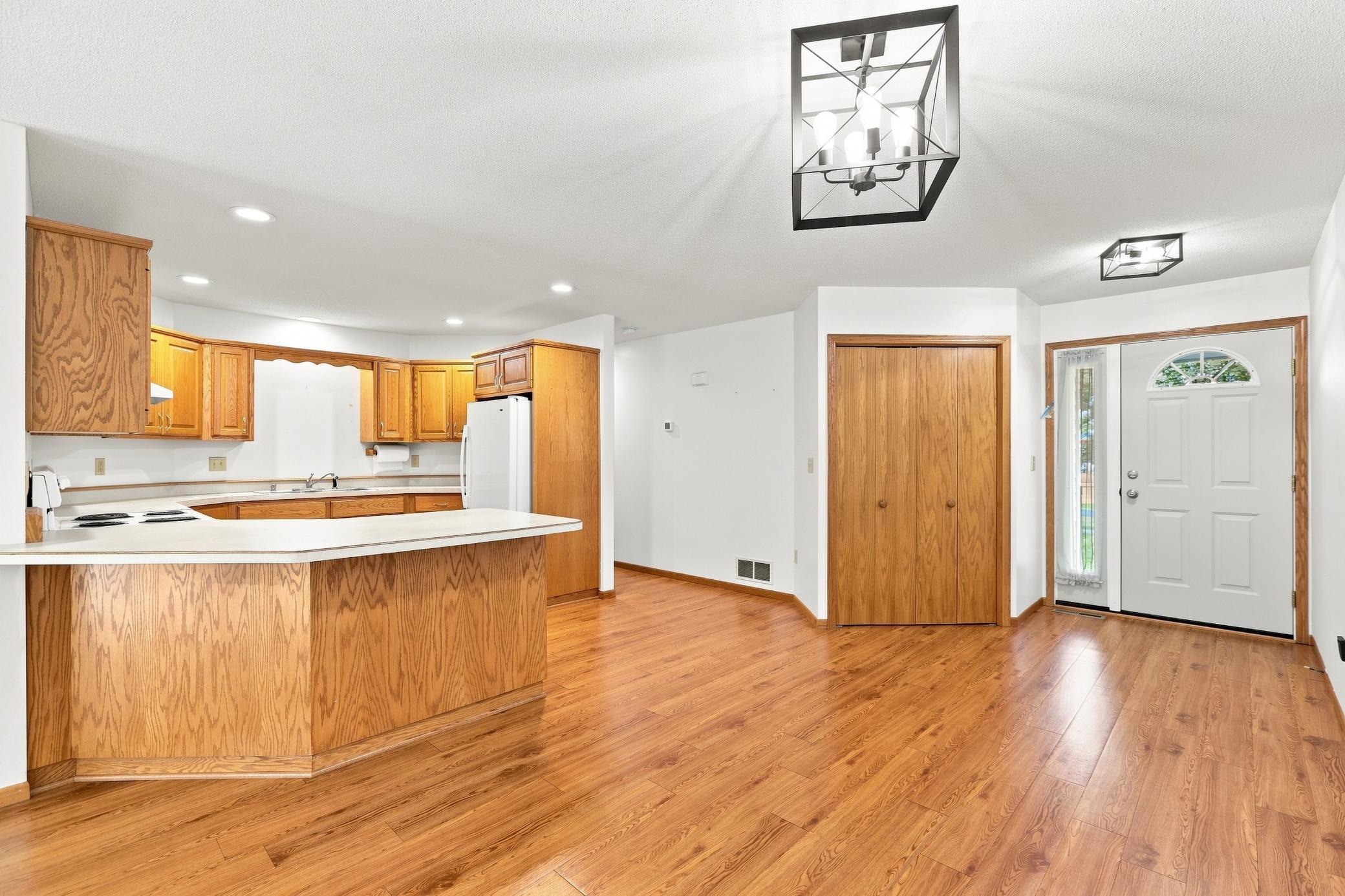 2nd image of 616 Jefferson Ave Sw, Watertown, MN 55388 | MLS# 7108597