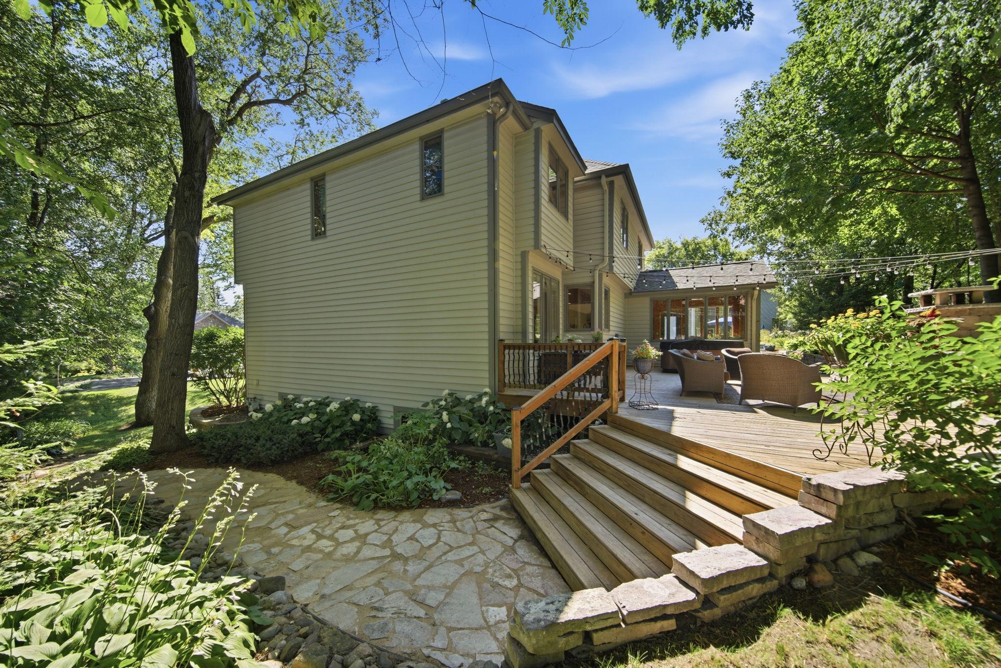 4th image of 699 Bridle Ridge Rd, Saint Paul, MN 55123 | MLS# 7108735