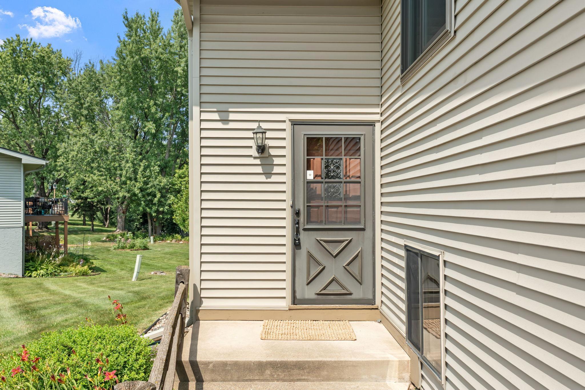 2nd image of 903 Shirlee Ln, Saint Paul, MN 55126 | MLS# 7108782