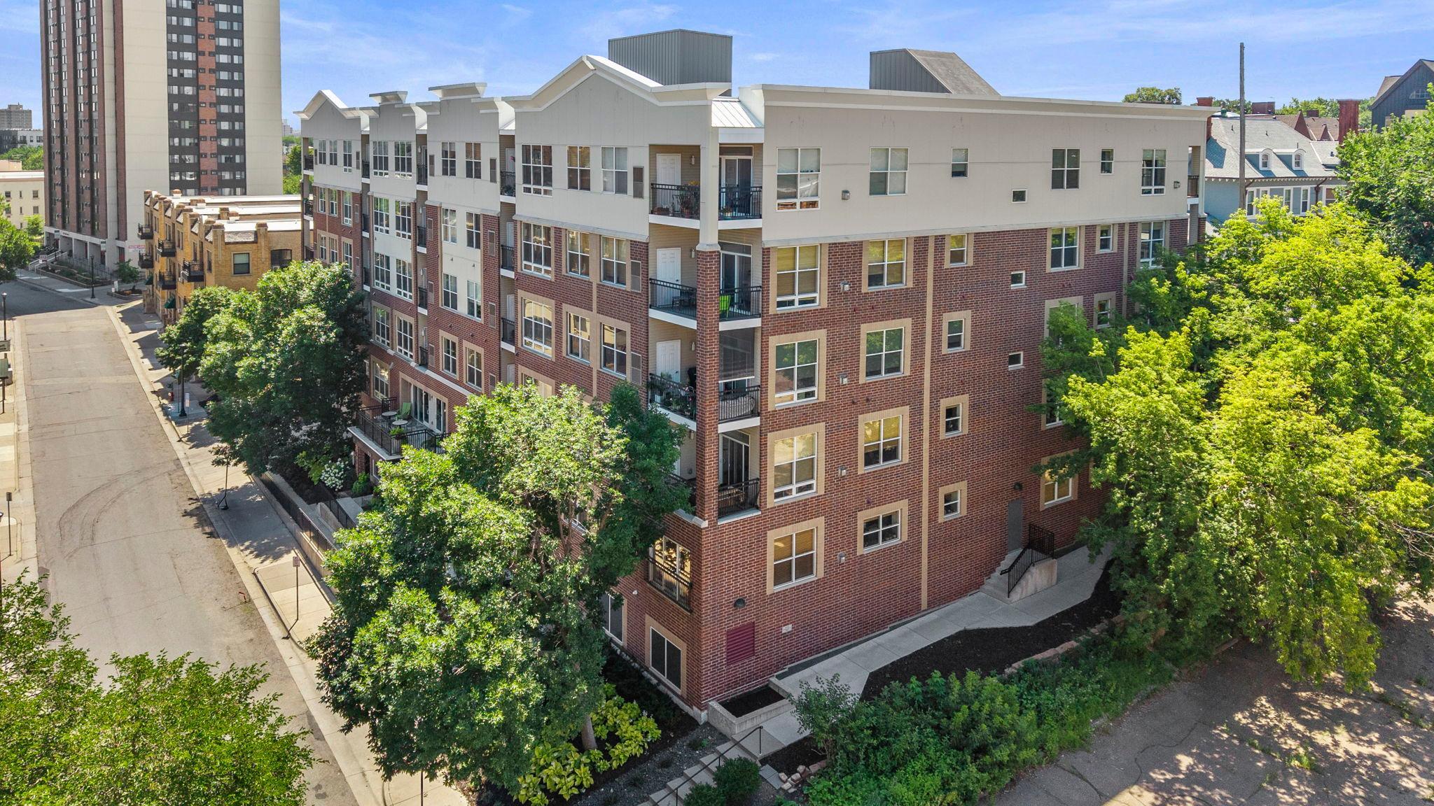 3rd image of 301 Oak Grove St #308, Minneapolis, MN 55403 | MLS# 7108803