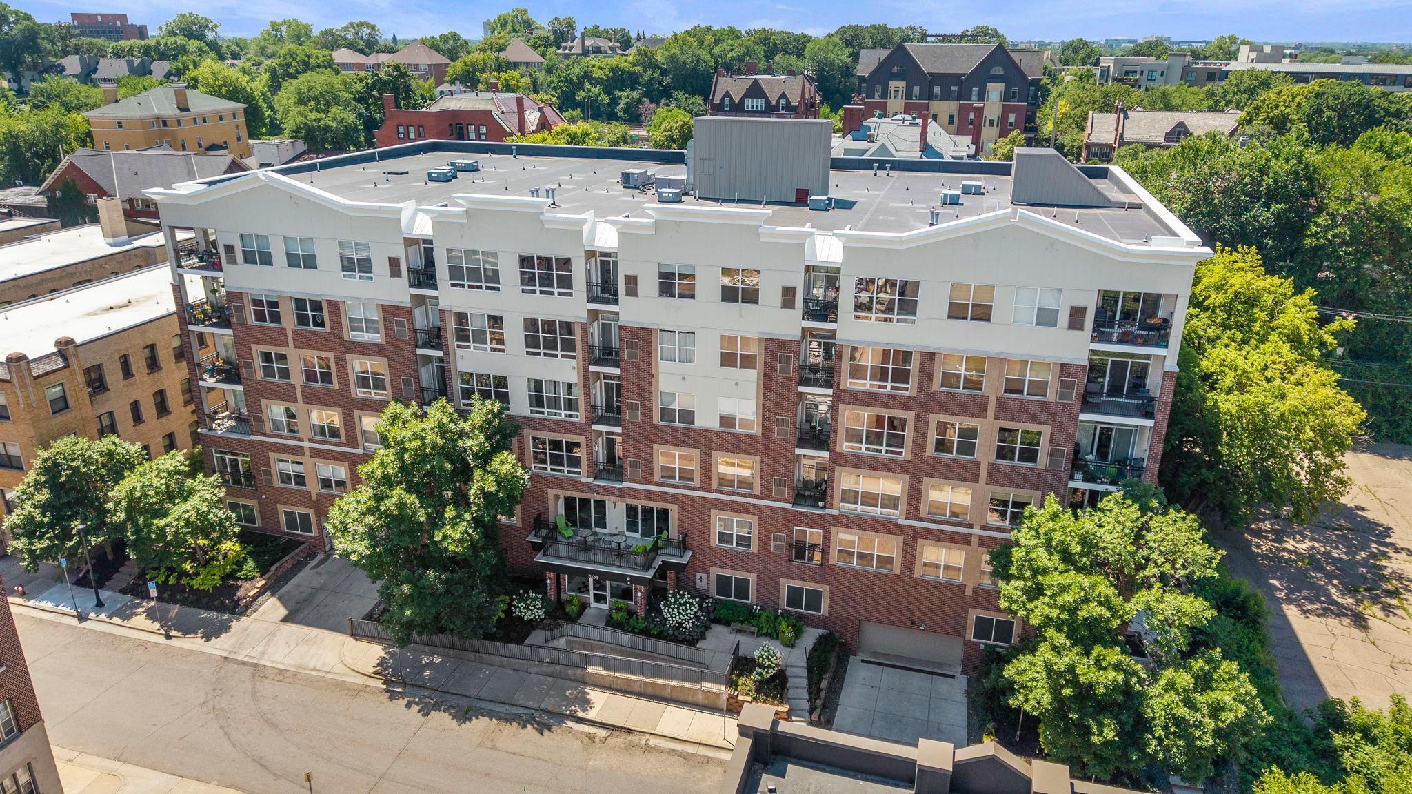 2nd image of 301 Oak Grove St #308, Minneapolis, MN 55403 | MLS# 7108803