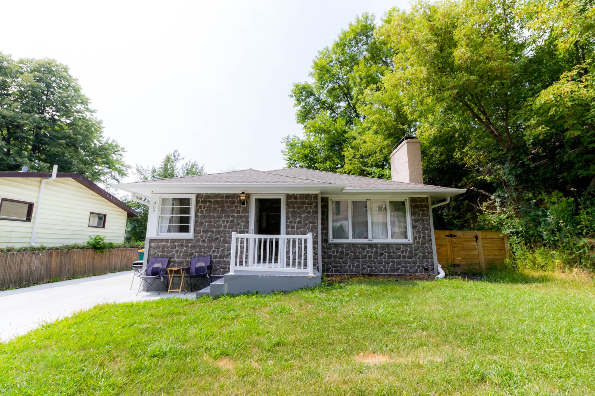 1st image of 907 & 907 1/2 14th Ave Sw, Rochester, MN 55902 | MLS# 7108921