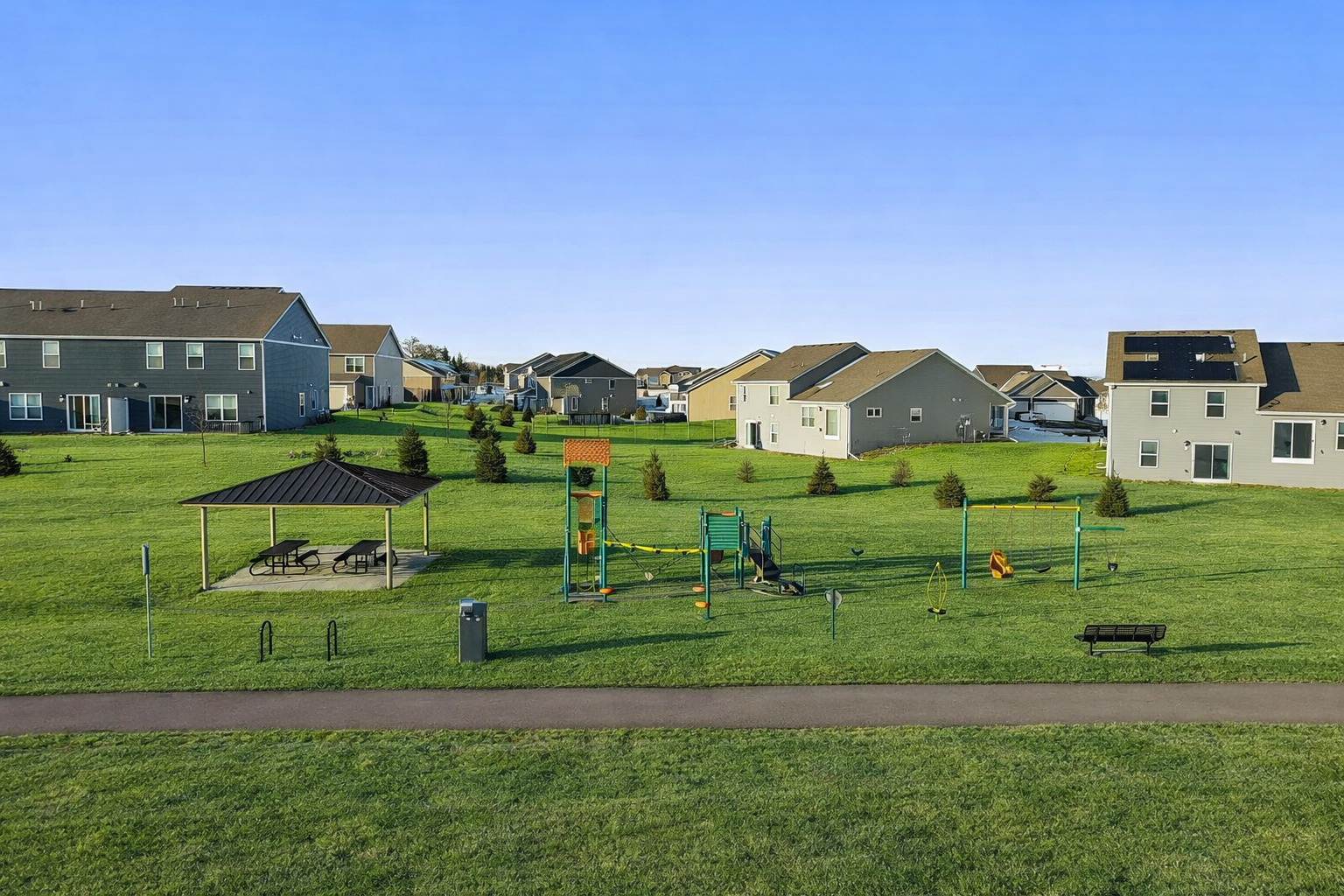 4th image of 5124 Mustang Cir, Saint Paul, MN 55129 | MLS# 7108965