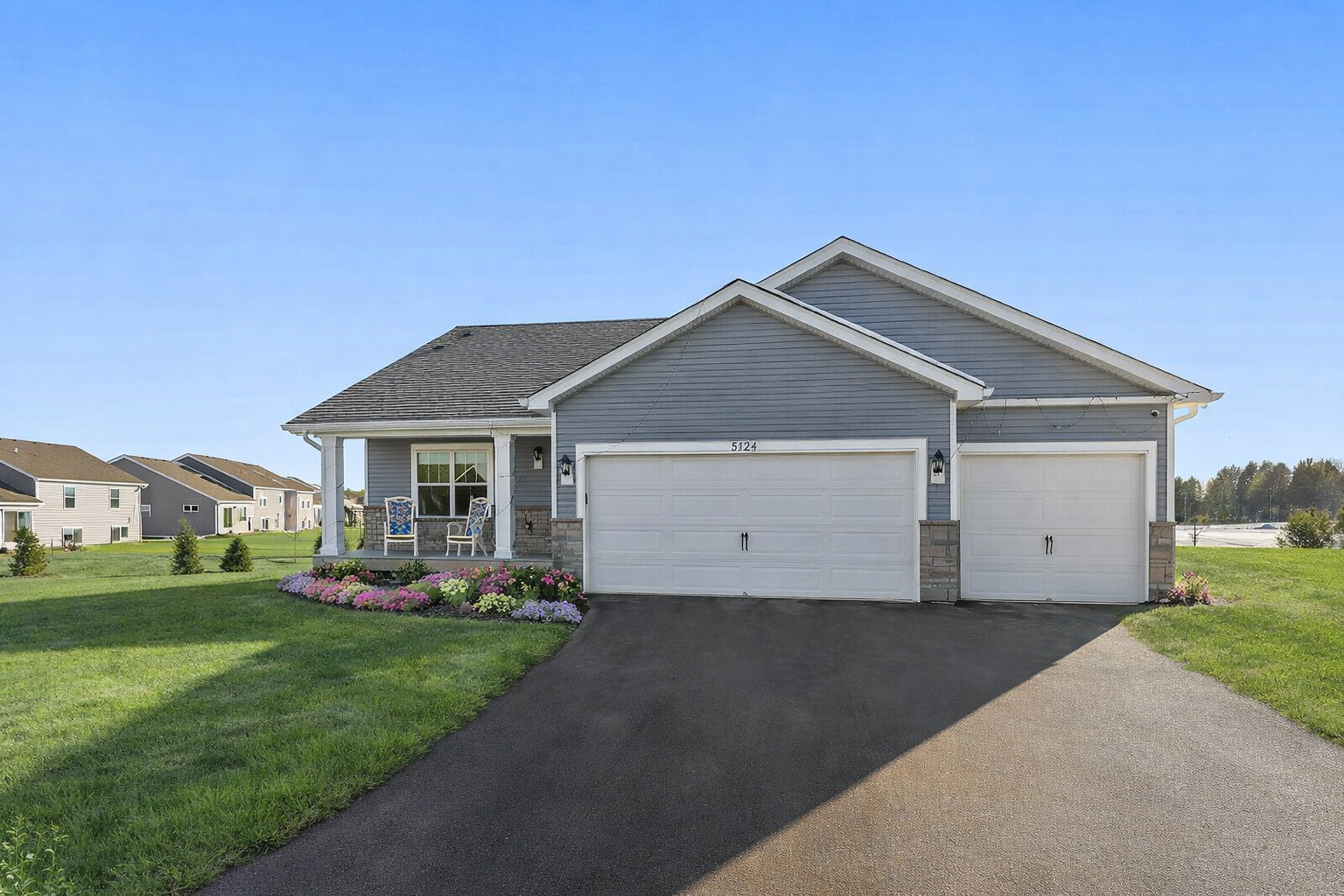 1st image of 5124 Mustang Cir, Saint Paul, MN 55129 | MLS# 7108965